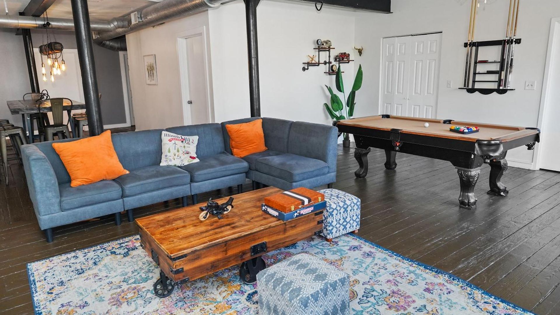 Apartment Mccormick Place Spacious 5br With Pool Table & Optional Parking Sleeps 10 Near Soldier Field And Grant Park