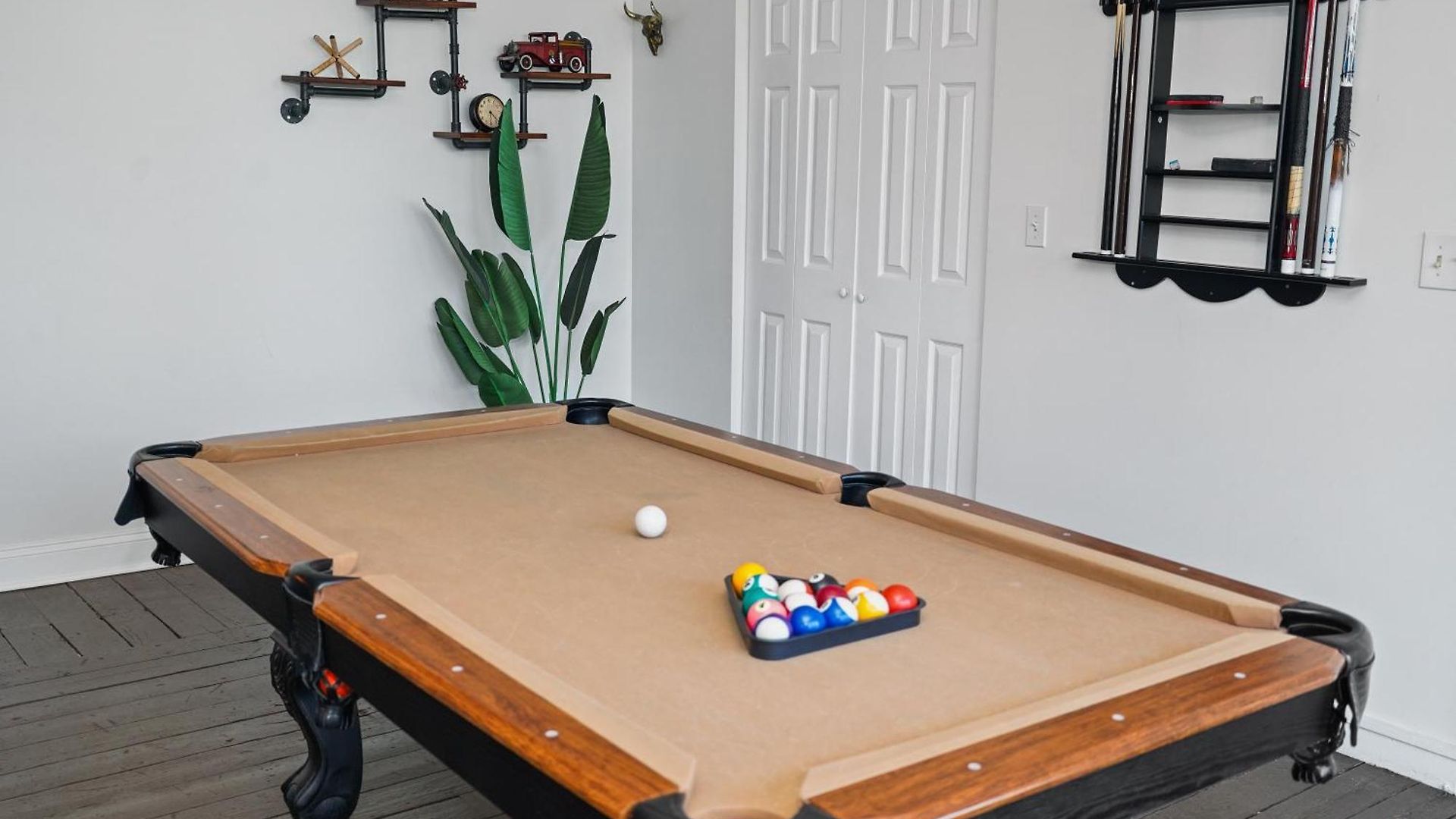 Apartment Mccormick Place Spacious 5br With Pool Table & Optional Parking Sleeps 10 Near Soldier Field And Grant Park
