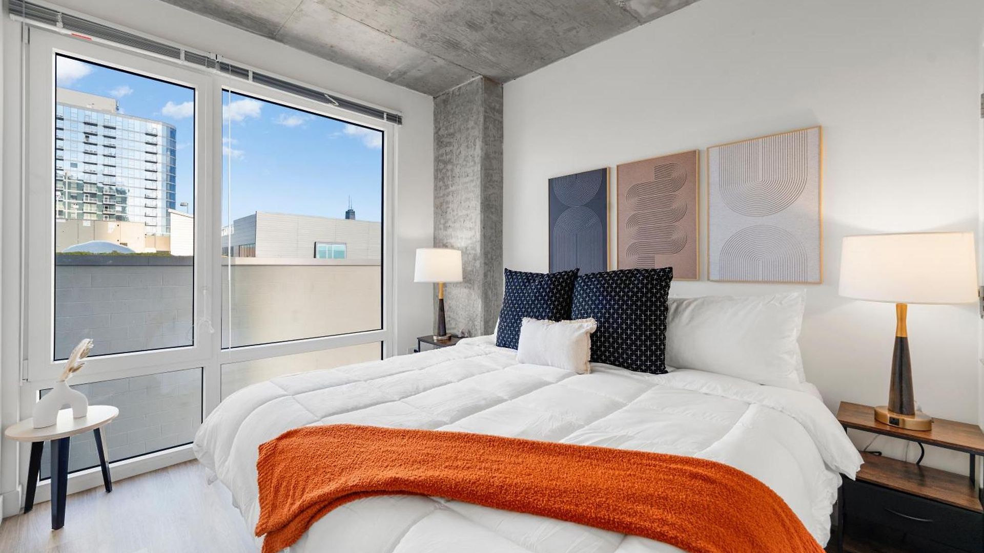 Group-ready 3br Sleek Design & Great Location * Chicago