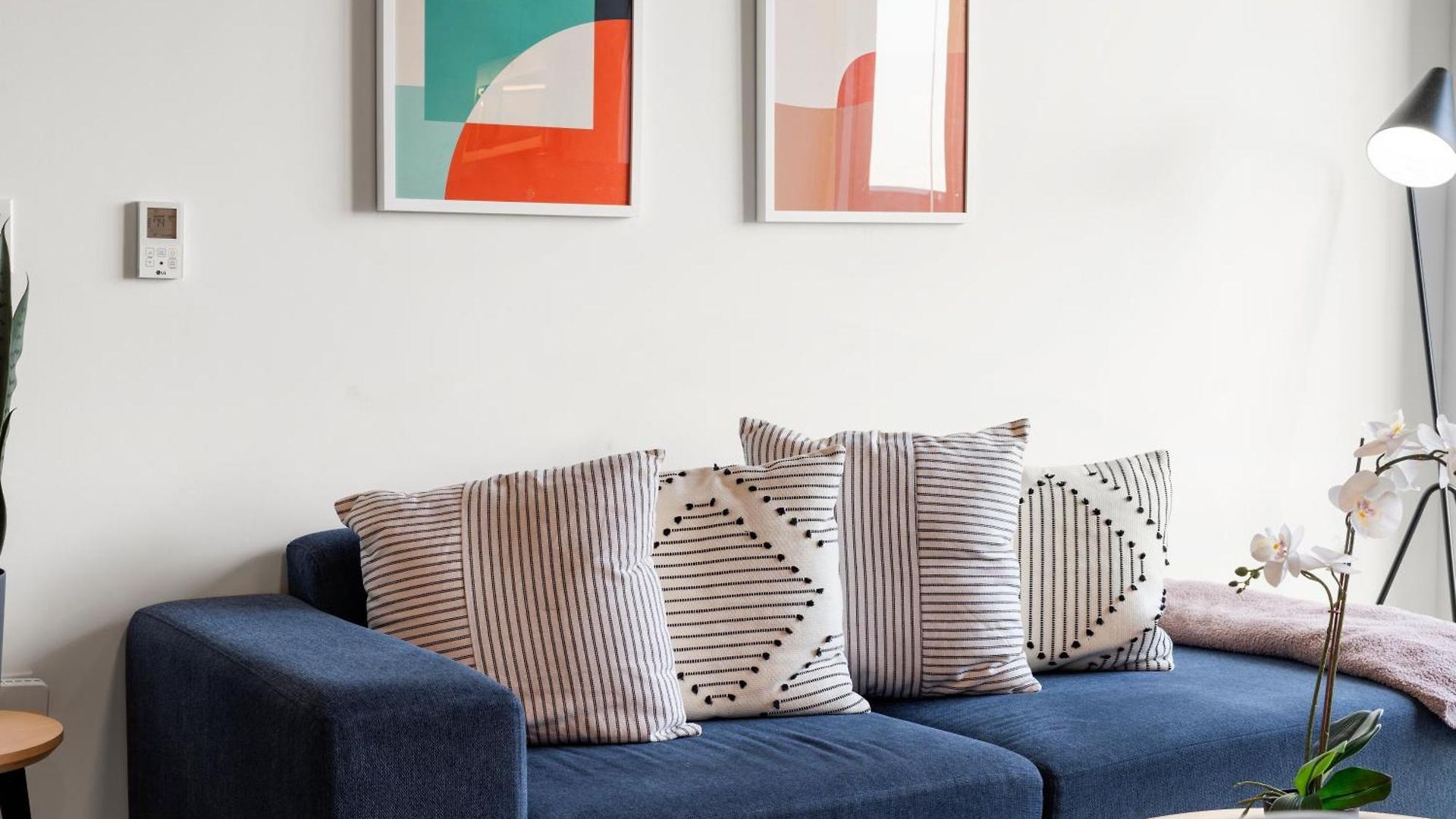 Group-ready 3br Sleek Design & Great Location Hotel *