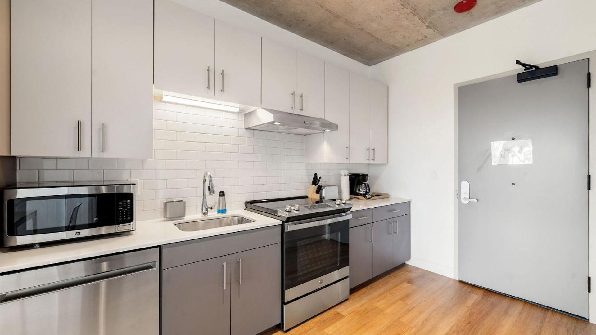 Hotel Brand New 4br In Heart Of *