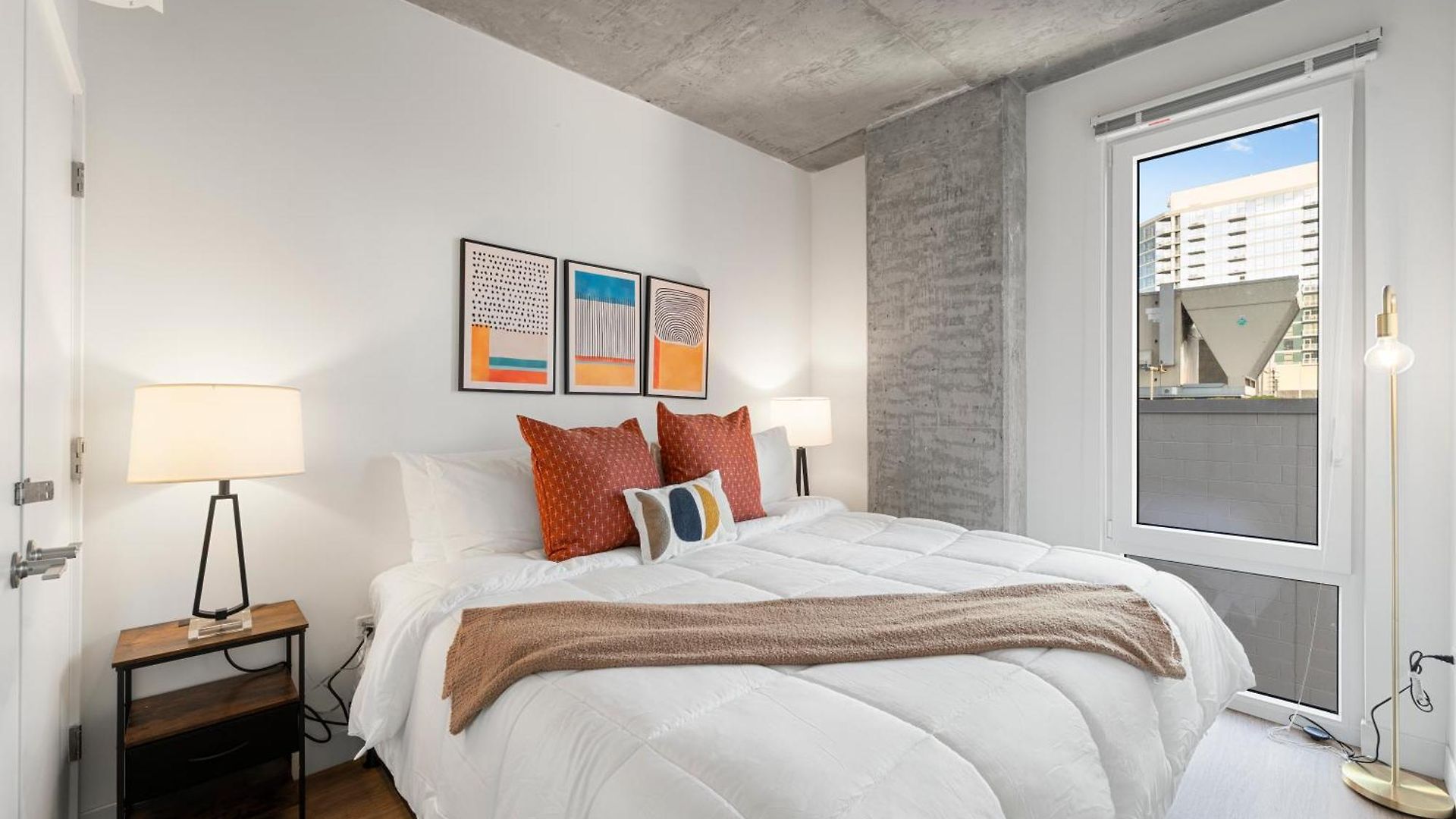 Group-ready 3br Sleek Design & Great Location *