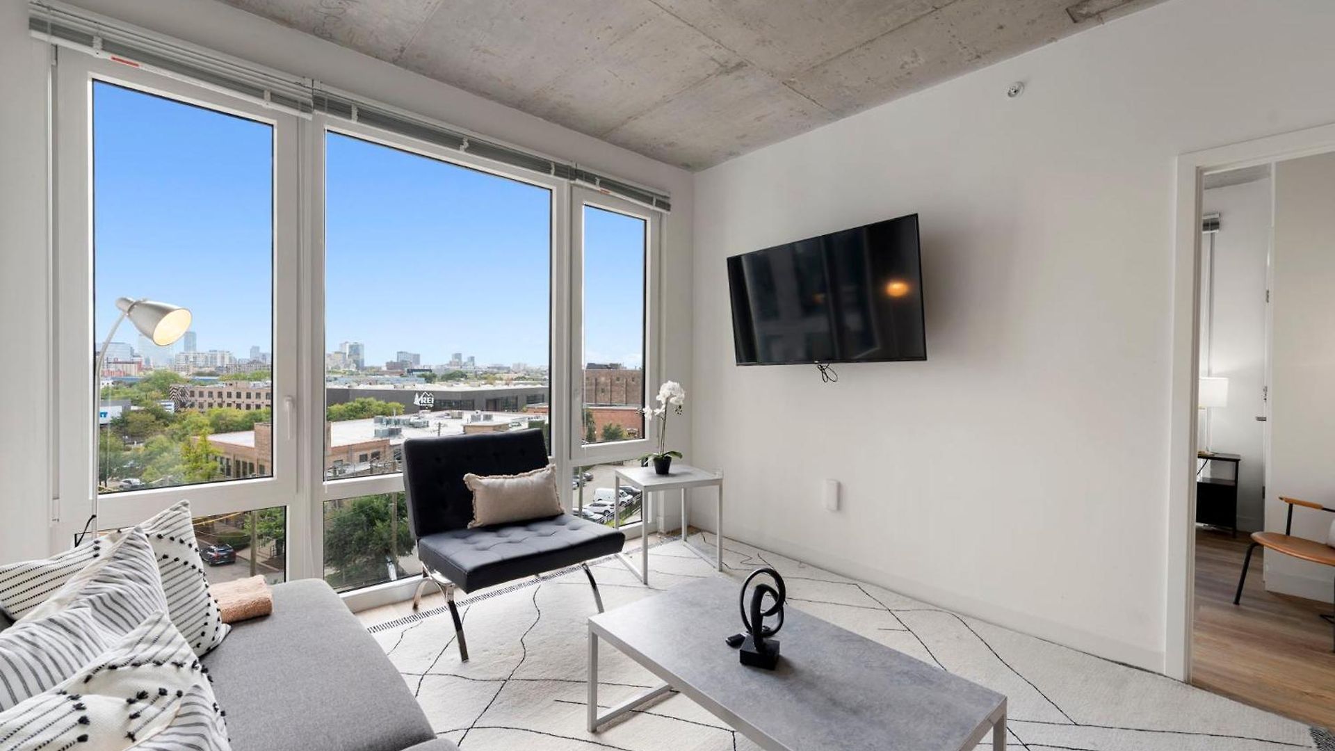 Hotel Brand New 4br In Heart Of