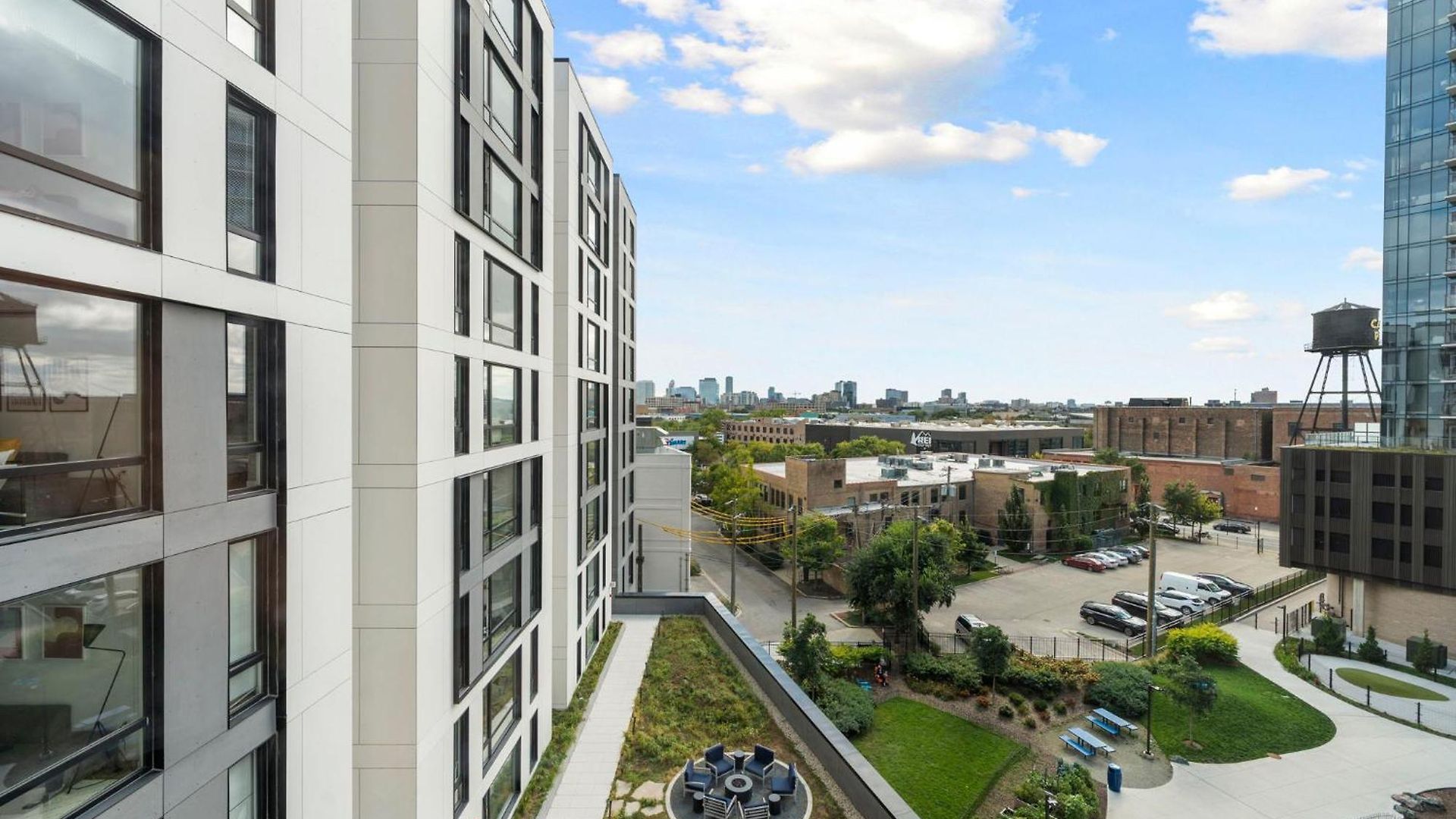 Brand New 4br In Heart Of Hotel *
