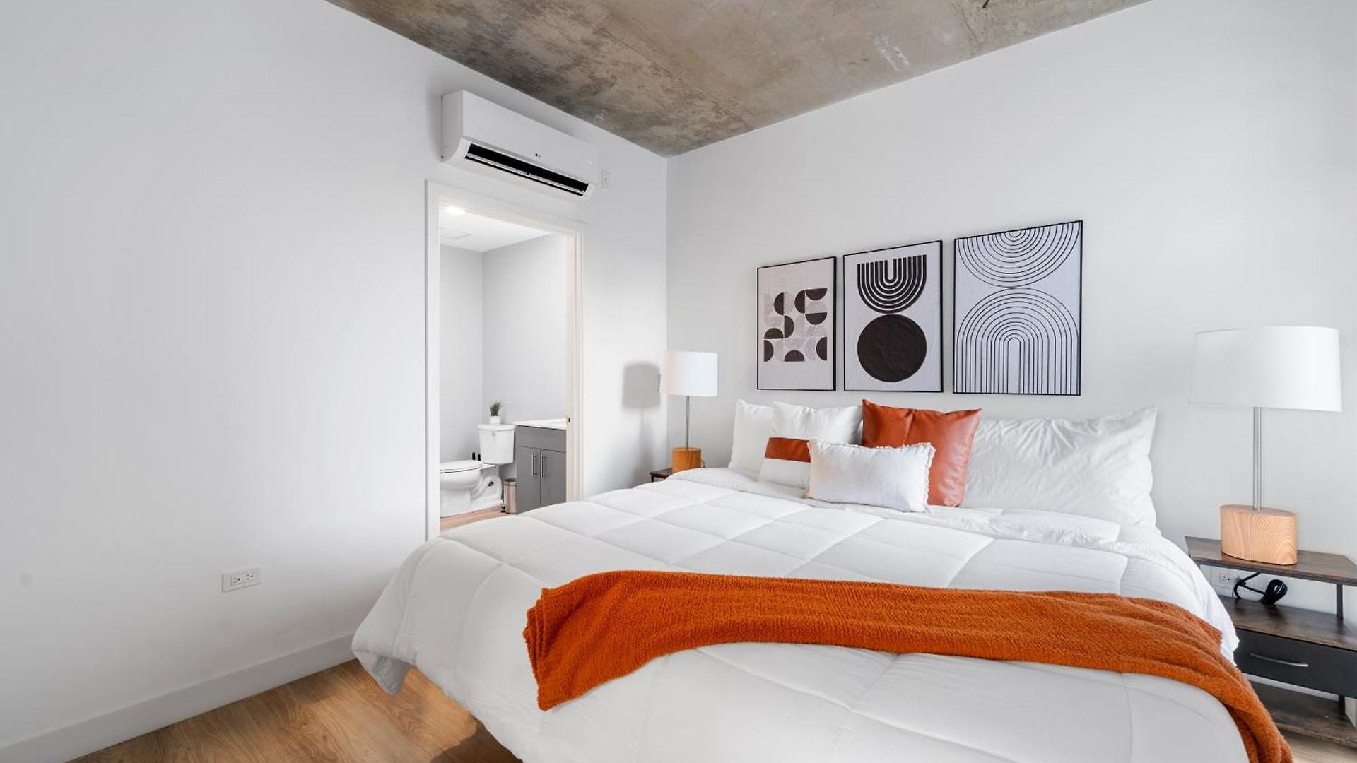 Group-ready 3br Sleek Design & Great Location * Chicago