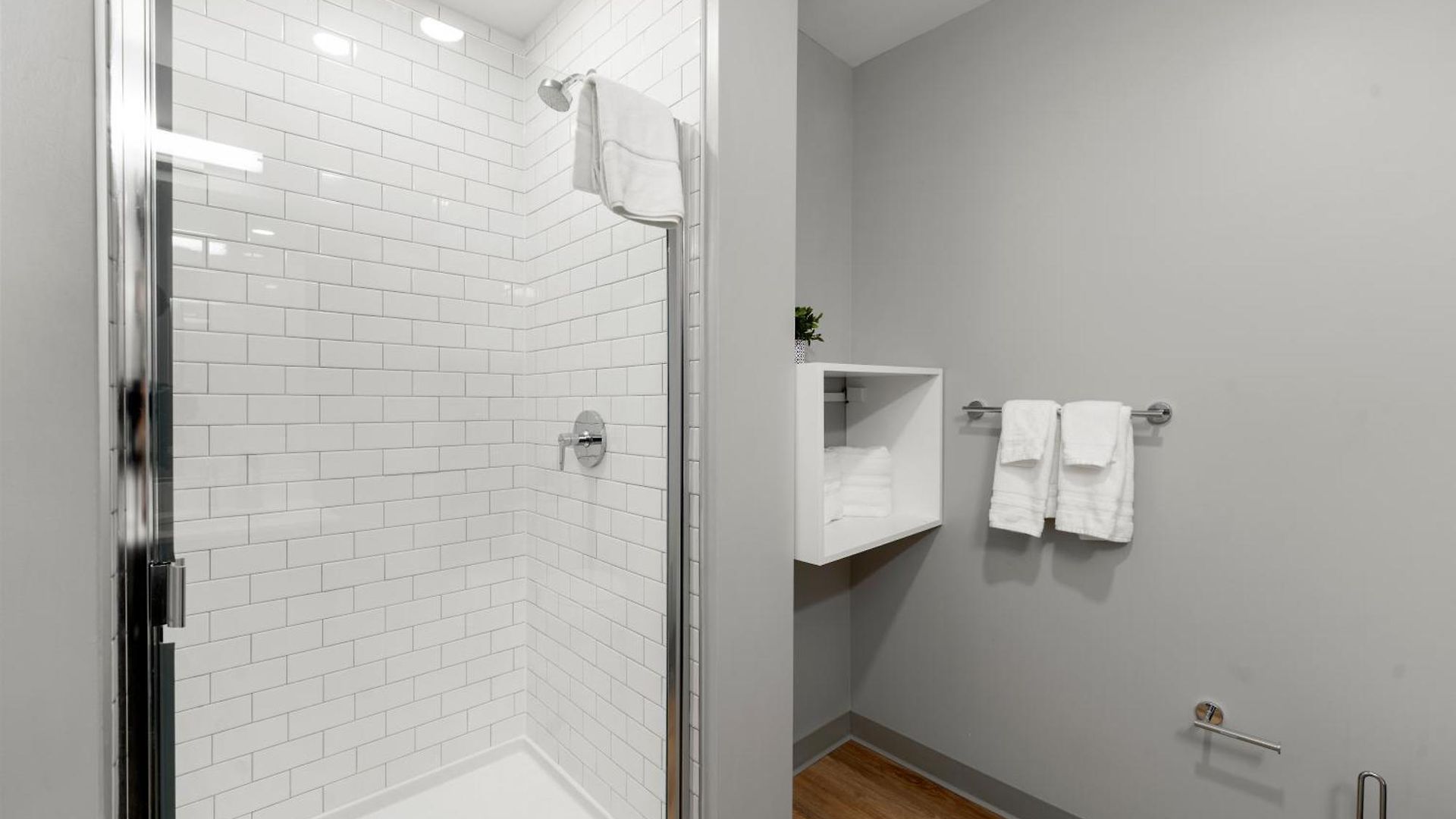 Hotel Group-ready 3br Sleek Design & Great Location *