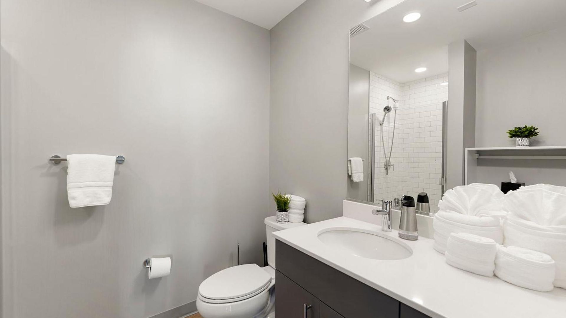 Brand New 4br In Heart Of *