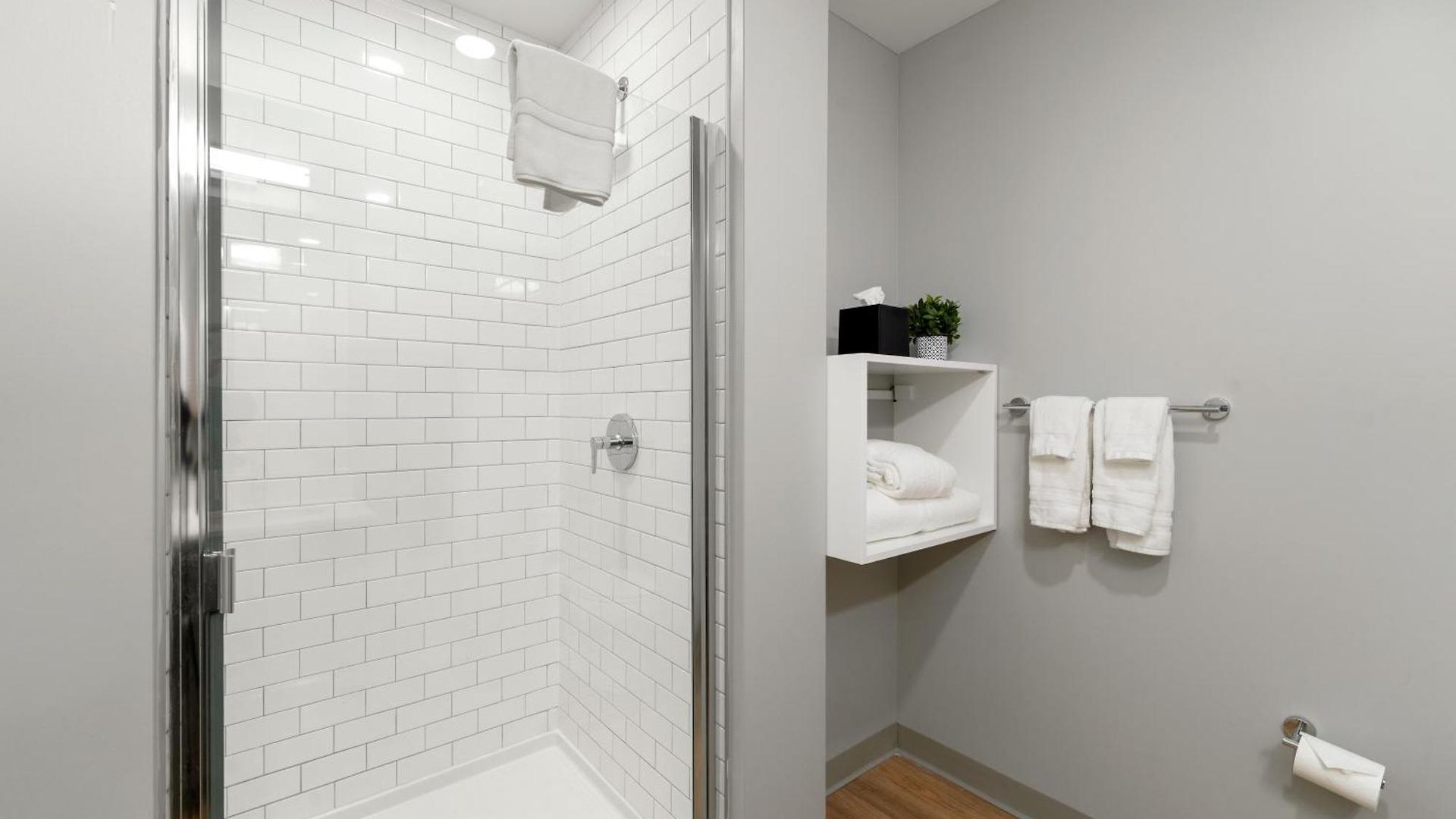 Hotel 4br Corporate And Modern