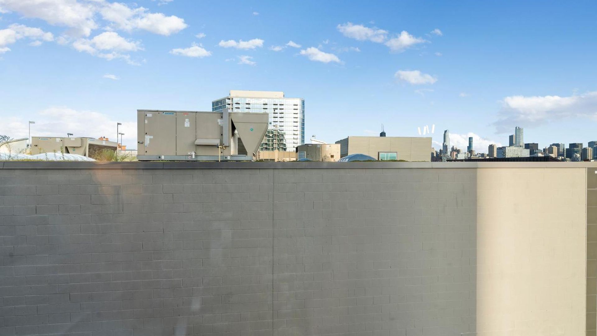 Group-ready 3br Sleek Design & Great Location Hotel