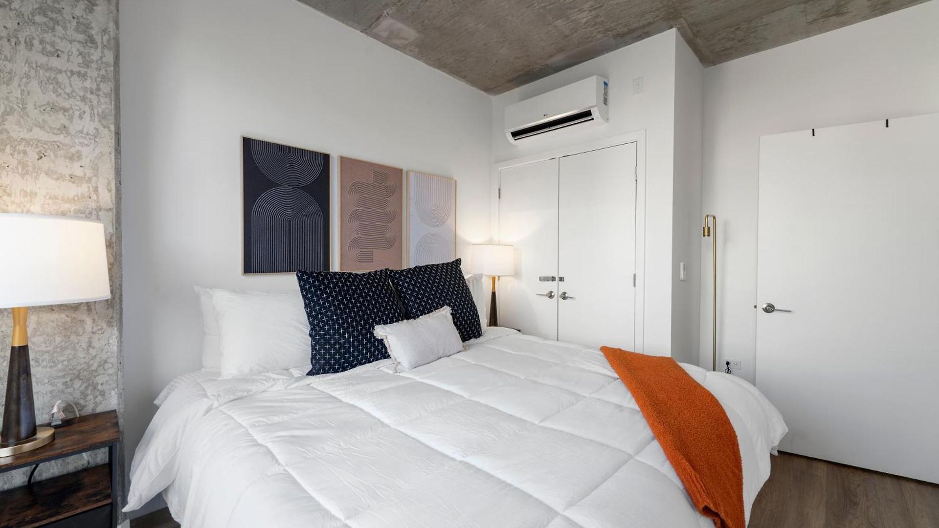 Group-ready 3br Sleek Design & Great Location Hotel *
