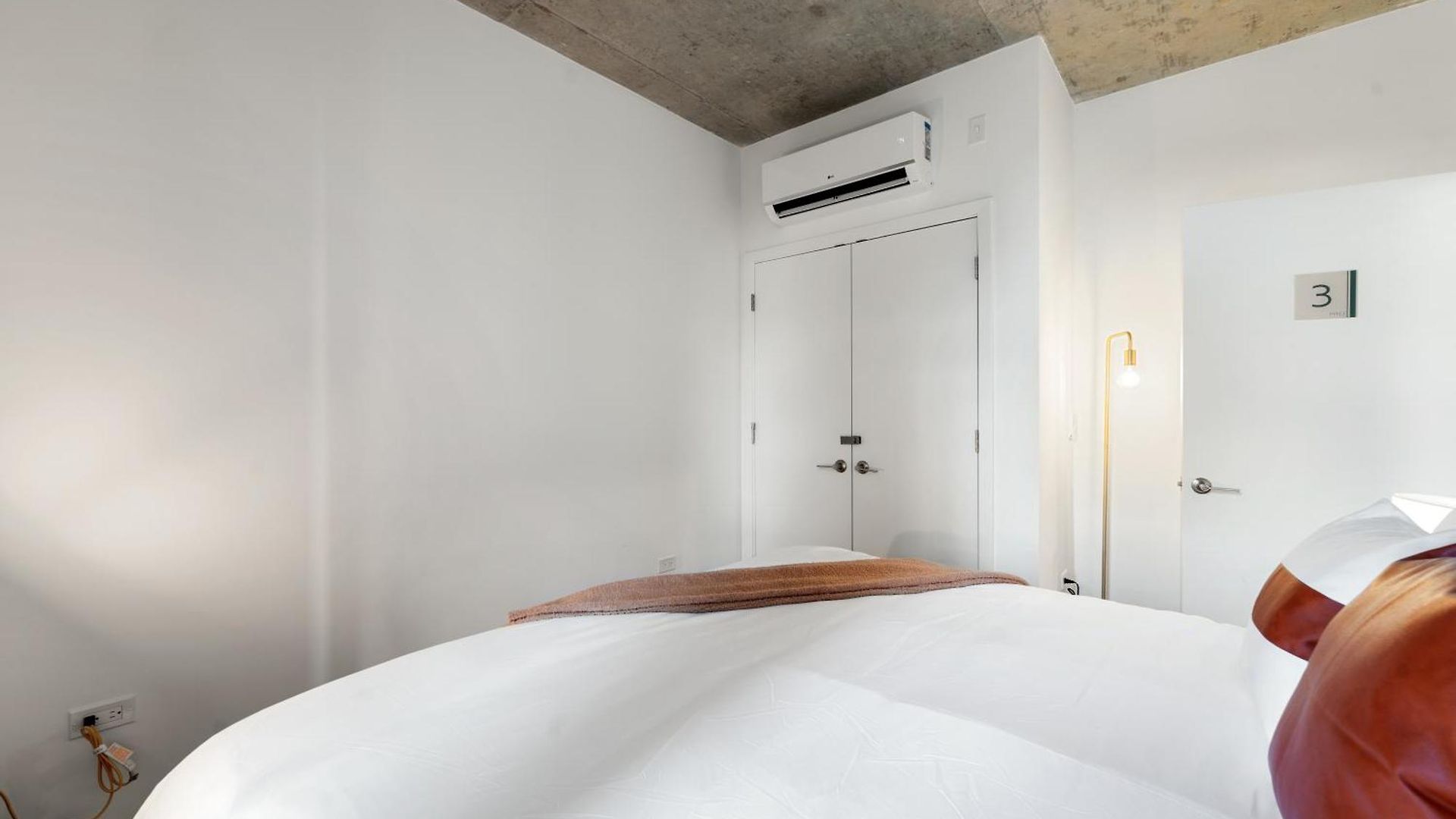 4br Corporate And Modern