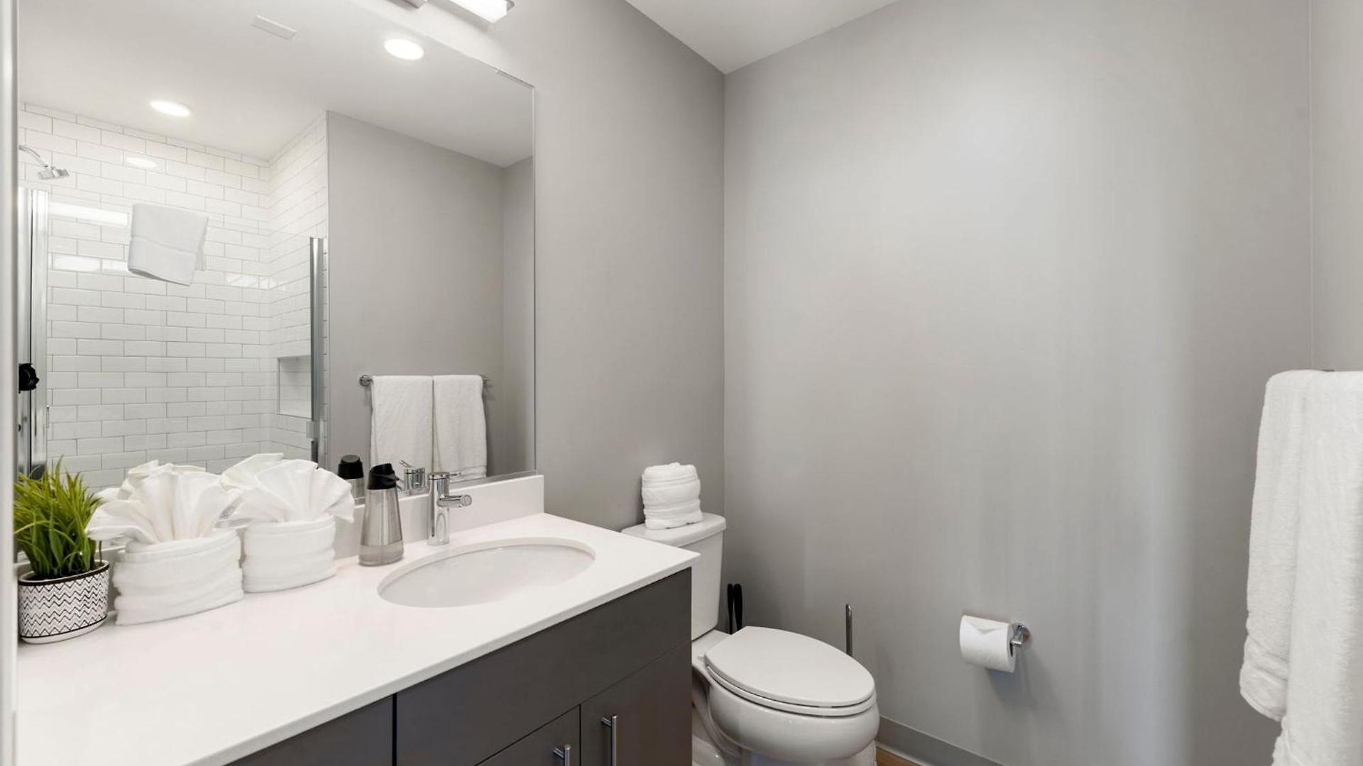 Brand New 4br In Heart Of Hotel *