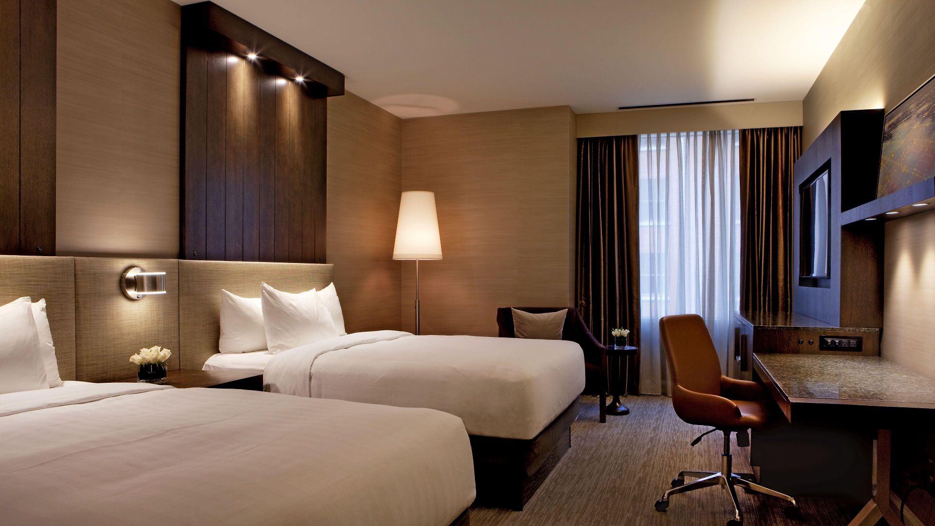 Hyatt Centric Magnificent Mile 4*