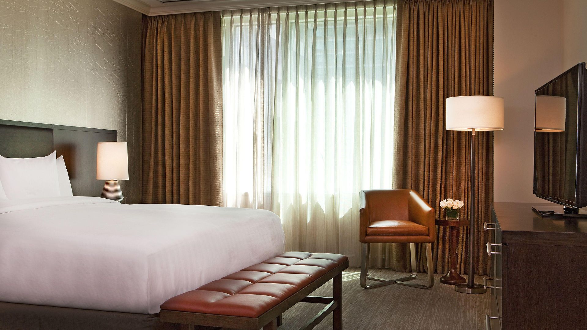 Hyatt Centric Magnificent Mile Hotel 4*