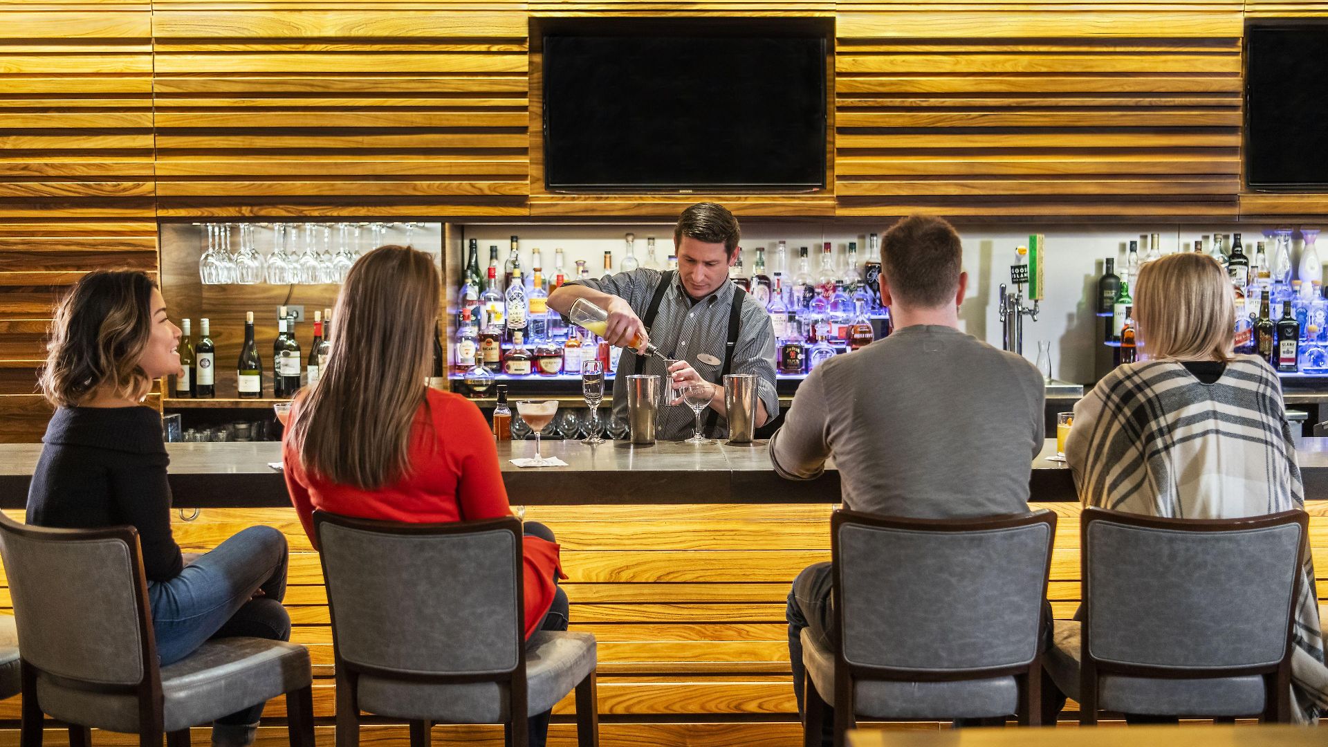 Hyatt Centric Magnificent Mile 4*