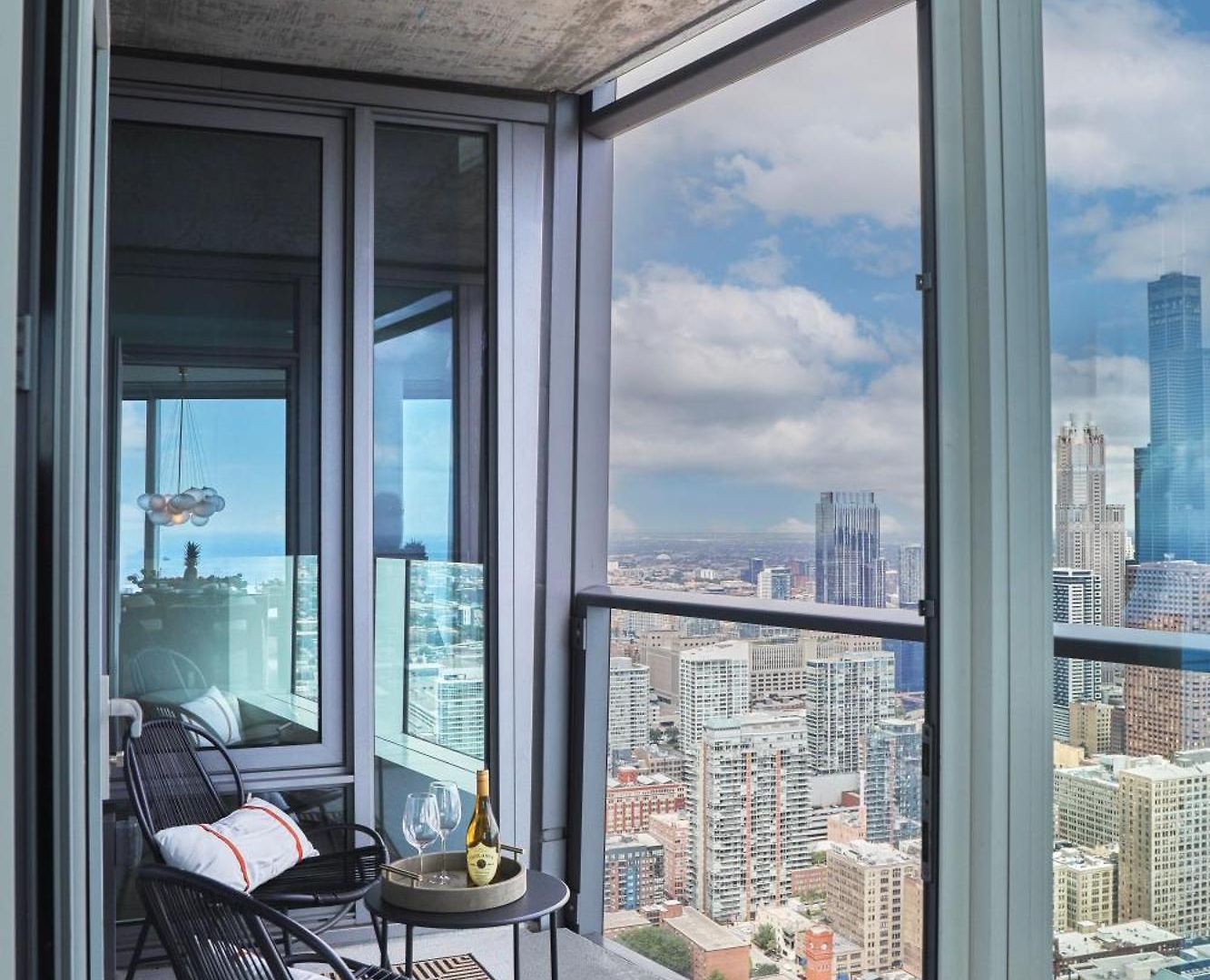 Lux Apts With Views And Amenities Apartment Chicago