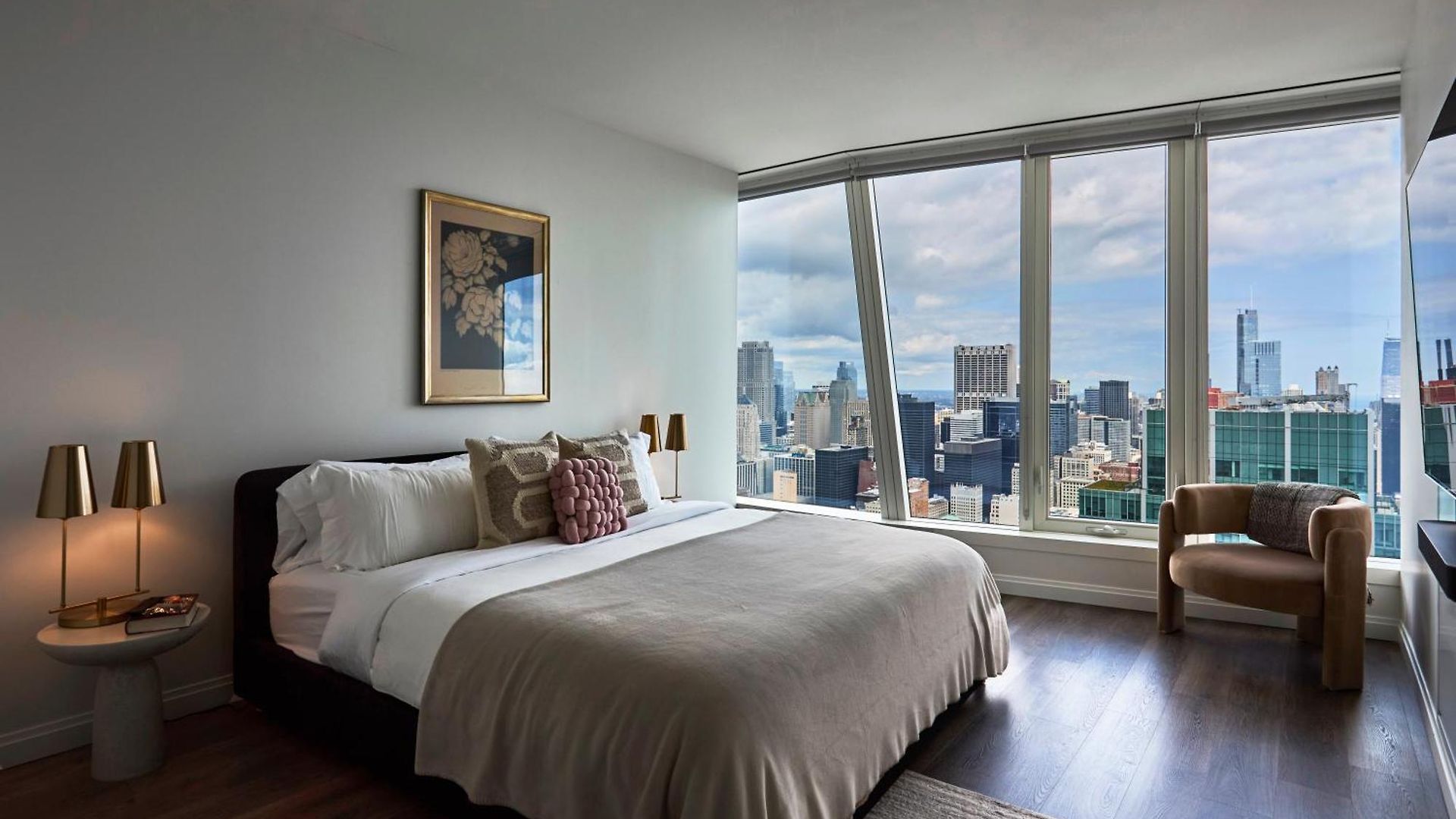 Apartment Lux Apts With Views And Amenities
