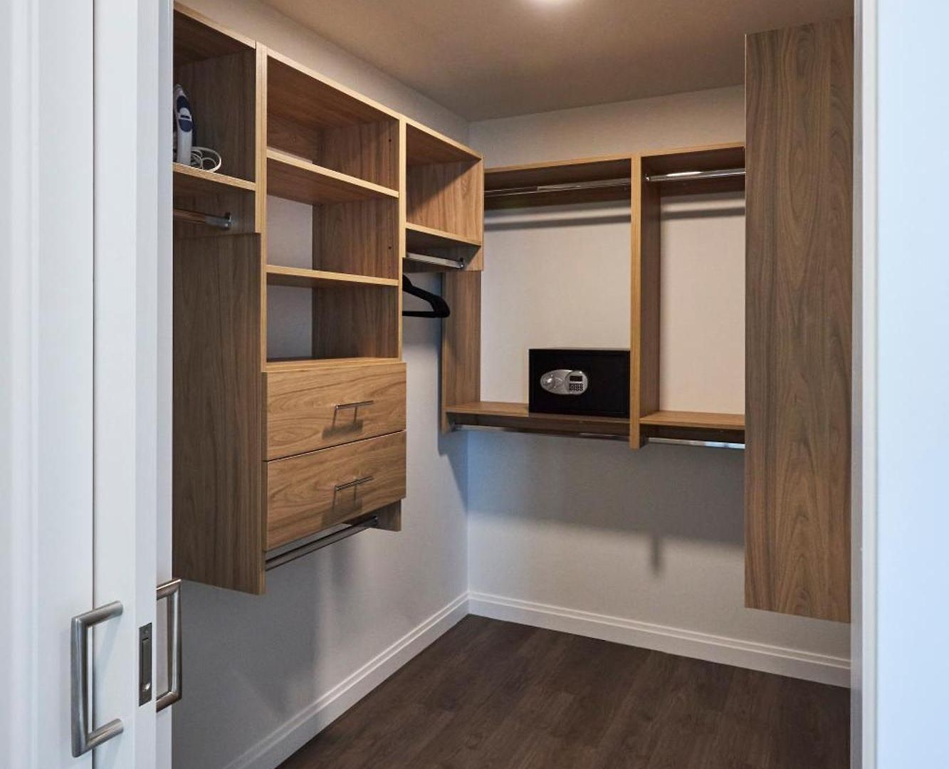 Lux Apts With Views And Amenities Apartment