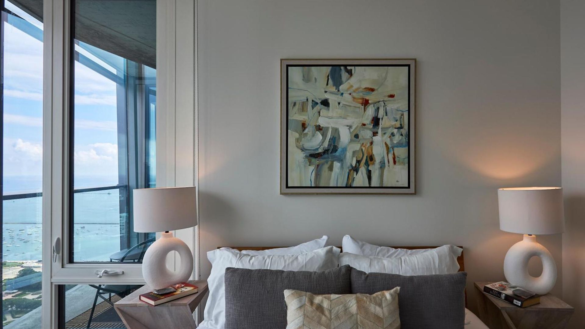 Apartment Lux Apts With Views And Amenities Chicago