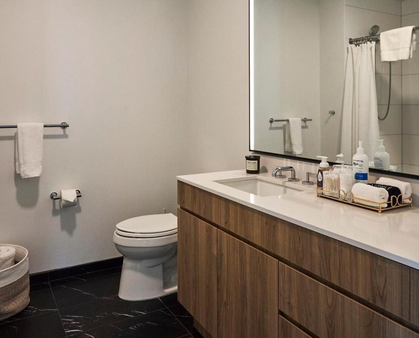 Lux Apts With Views And Amenities Apartment