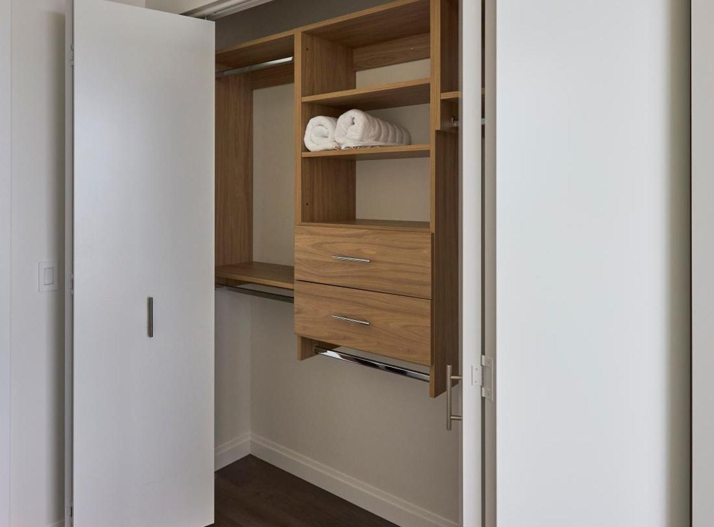 Apartment Lux Apts With Views And Amenities
