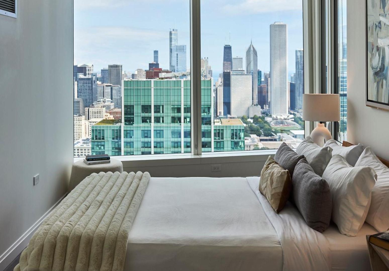 Lux Apts With Views And Amenities Apartment