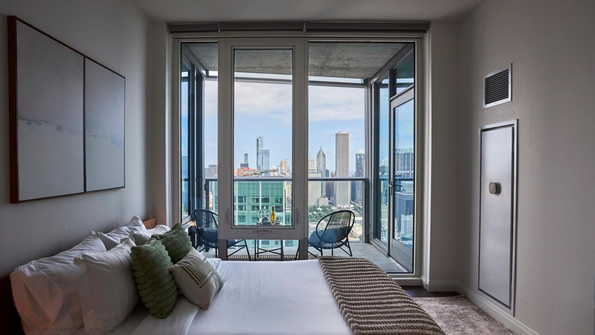 Lux Apts With Views And Amenities Chicago