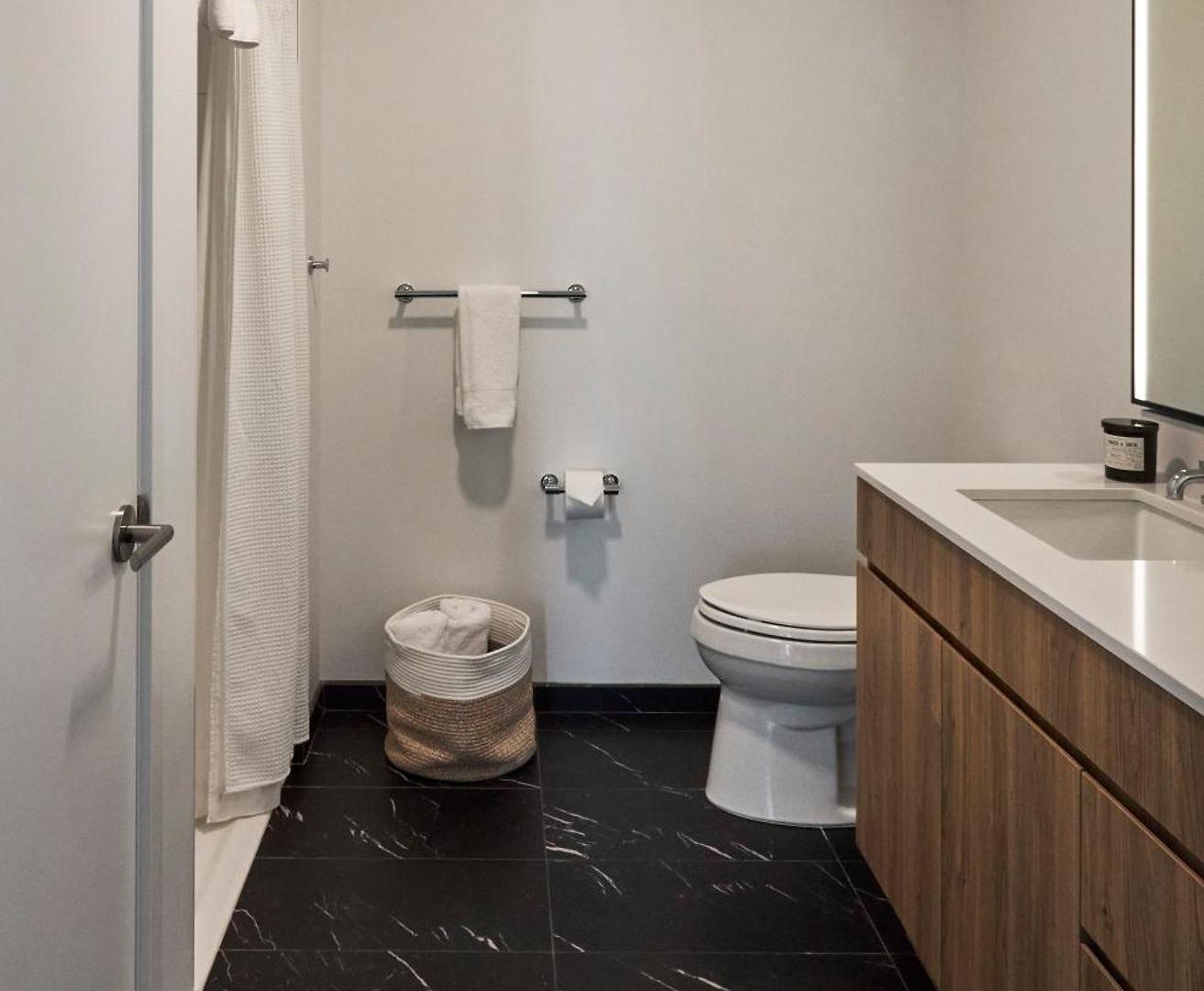 Apartment Lux Apts With Views And Amenities