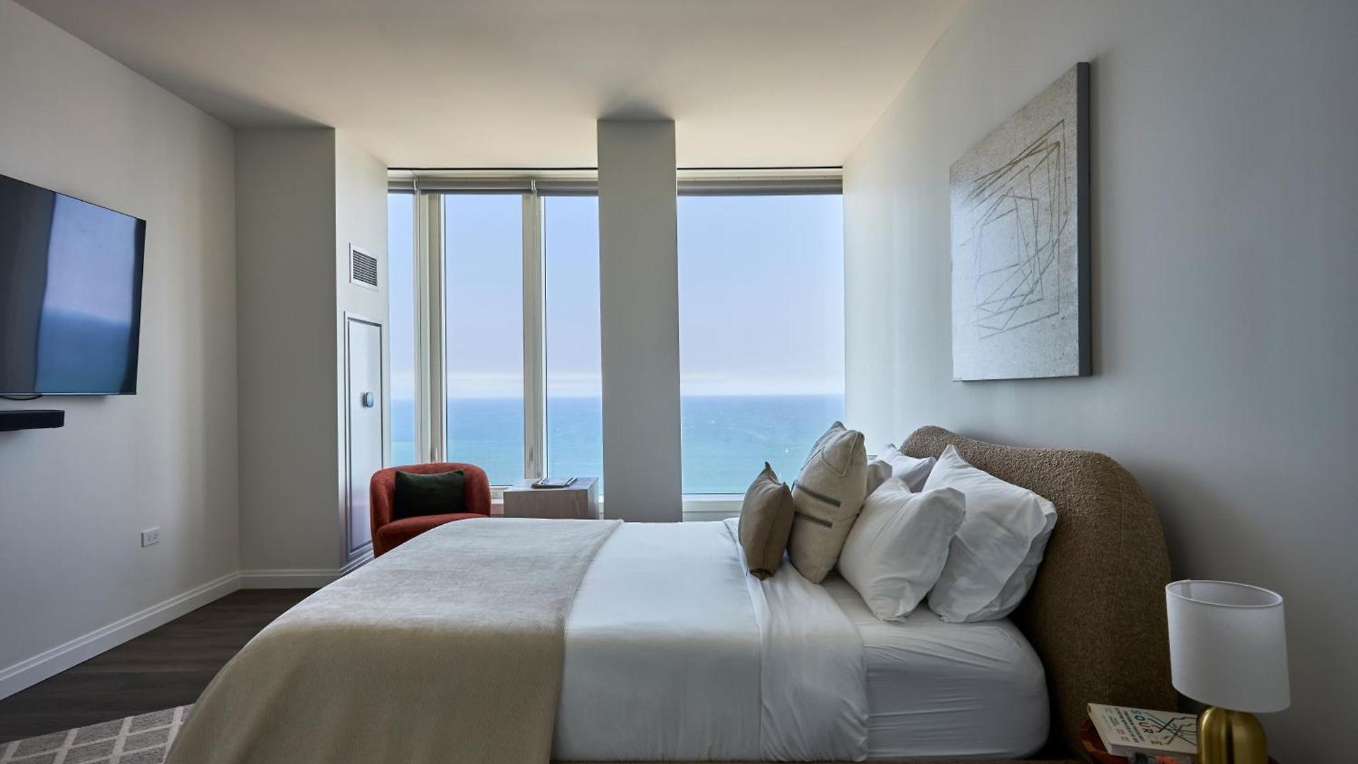 Lux Apts With Views And Amenities