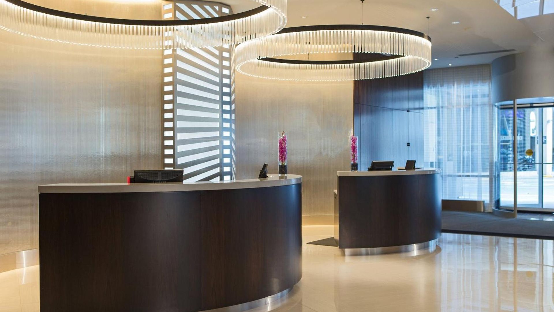 Downtown, Autograph Collection Hotel 4*