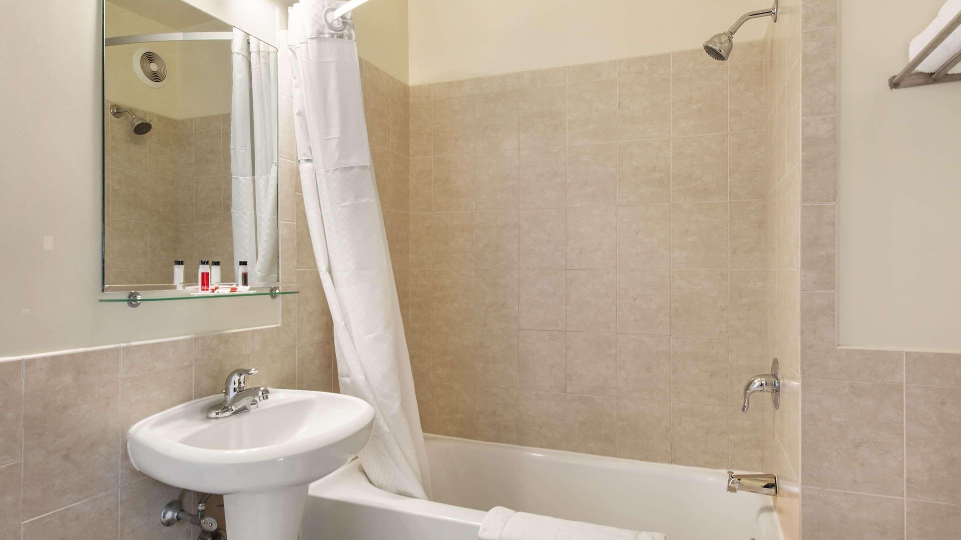 Travelodge By Wyndham Downtown