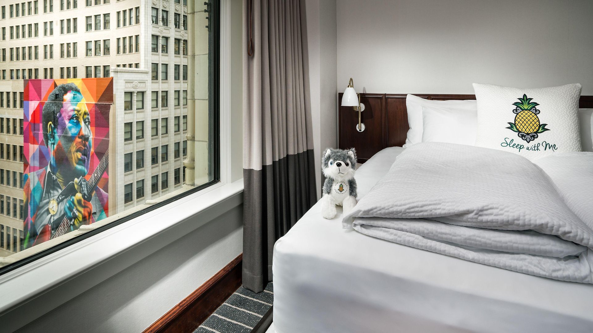 Staypineapple, An Iconic Hotel, The Loop Chicago