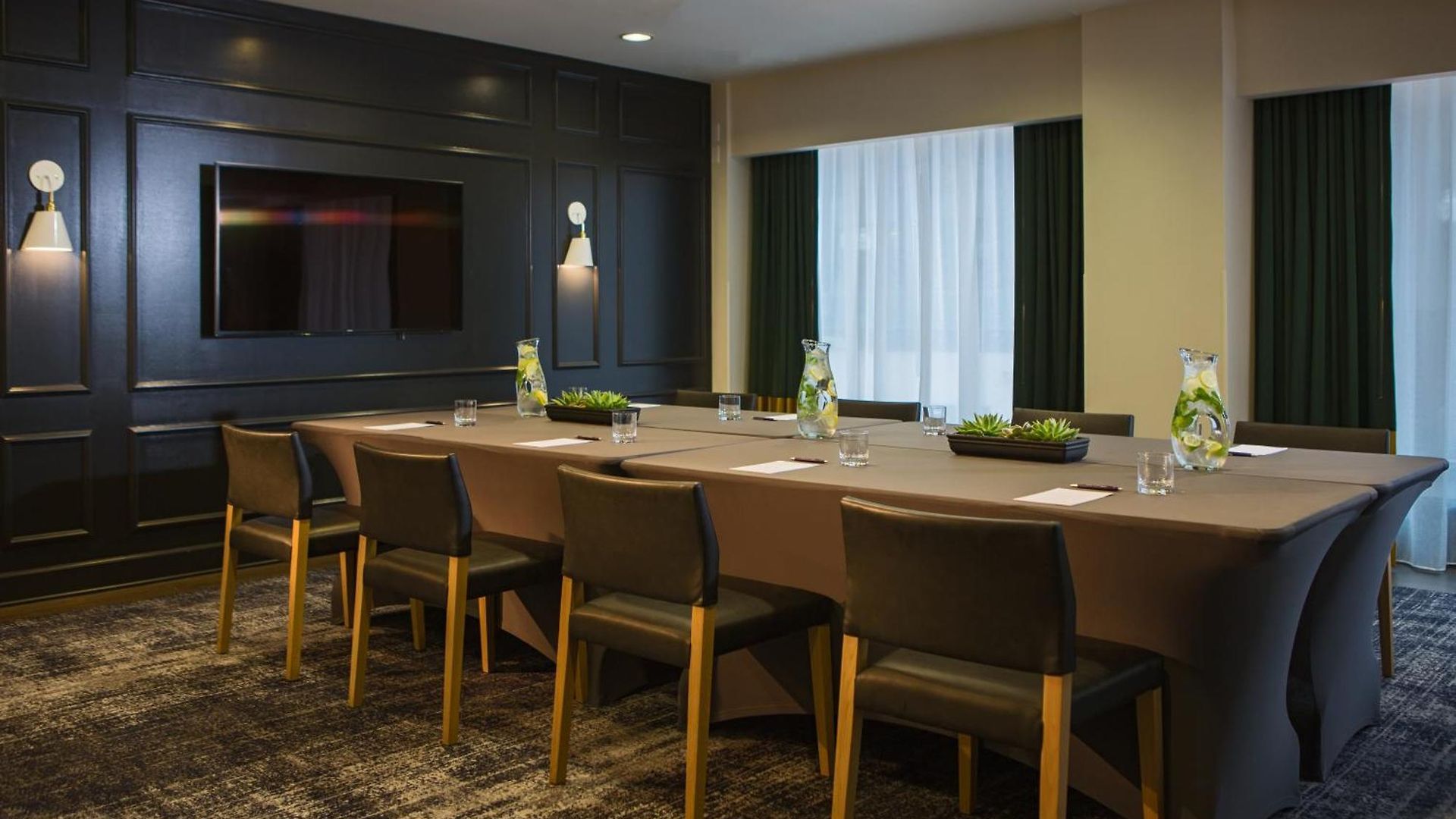Staypineapple, An Iconic Hotel, The Loop 4*