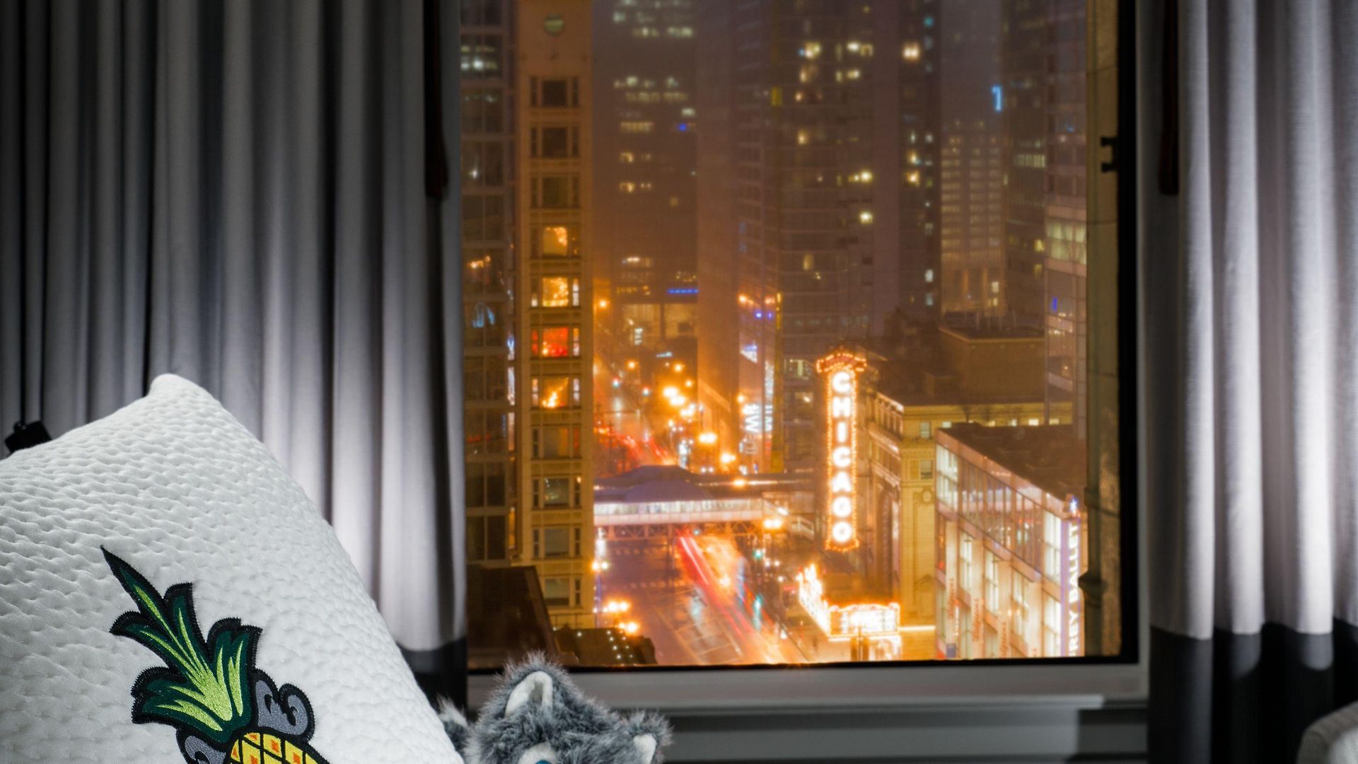 Staypineapple, An Iconic Hotel, The Loop Chicago