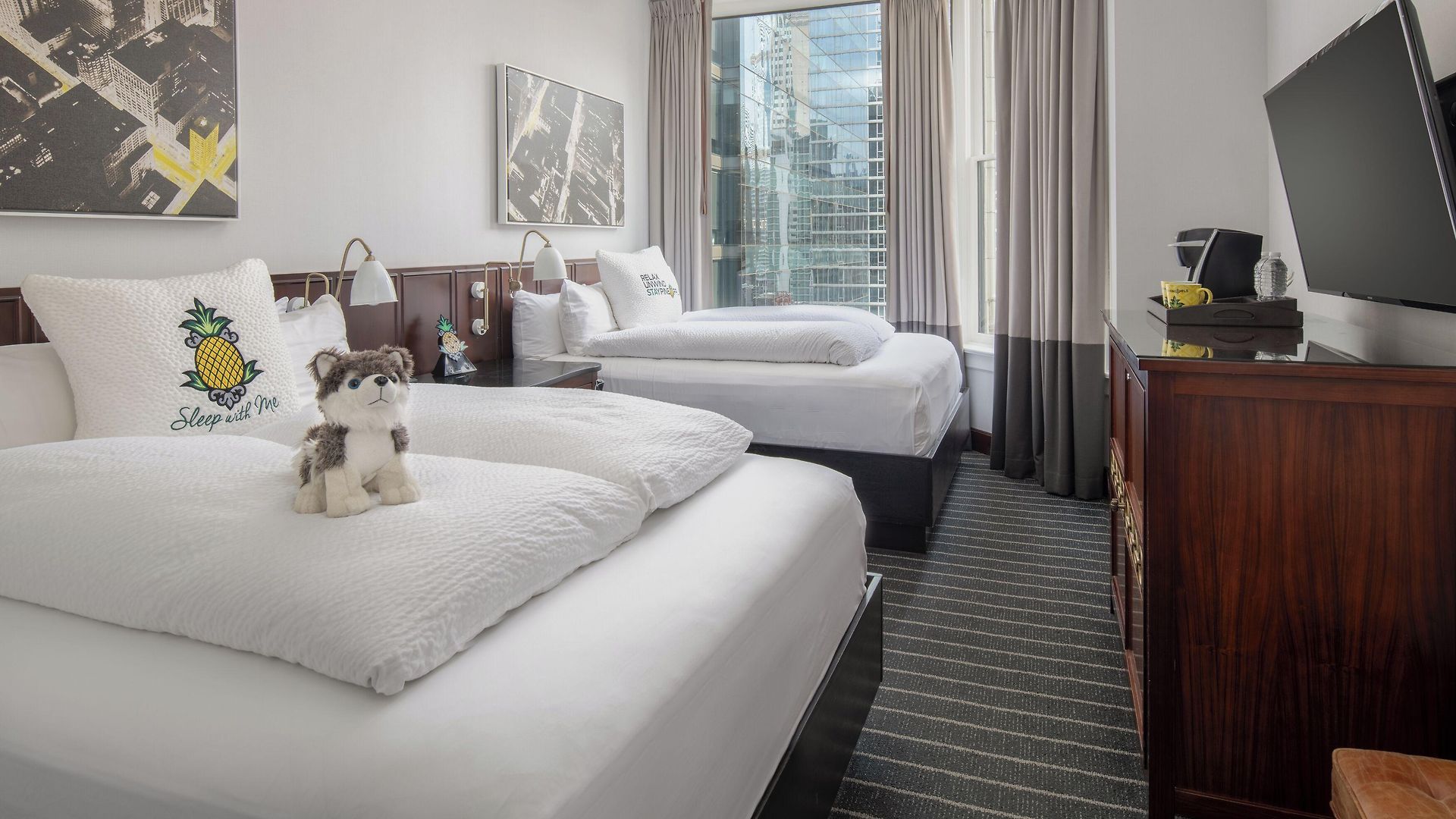 Staypineapple, An Iconic Hotel, The Loop Hotel Chicago