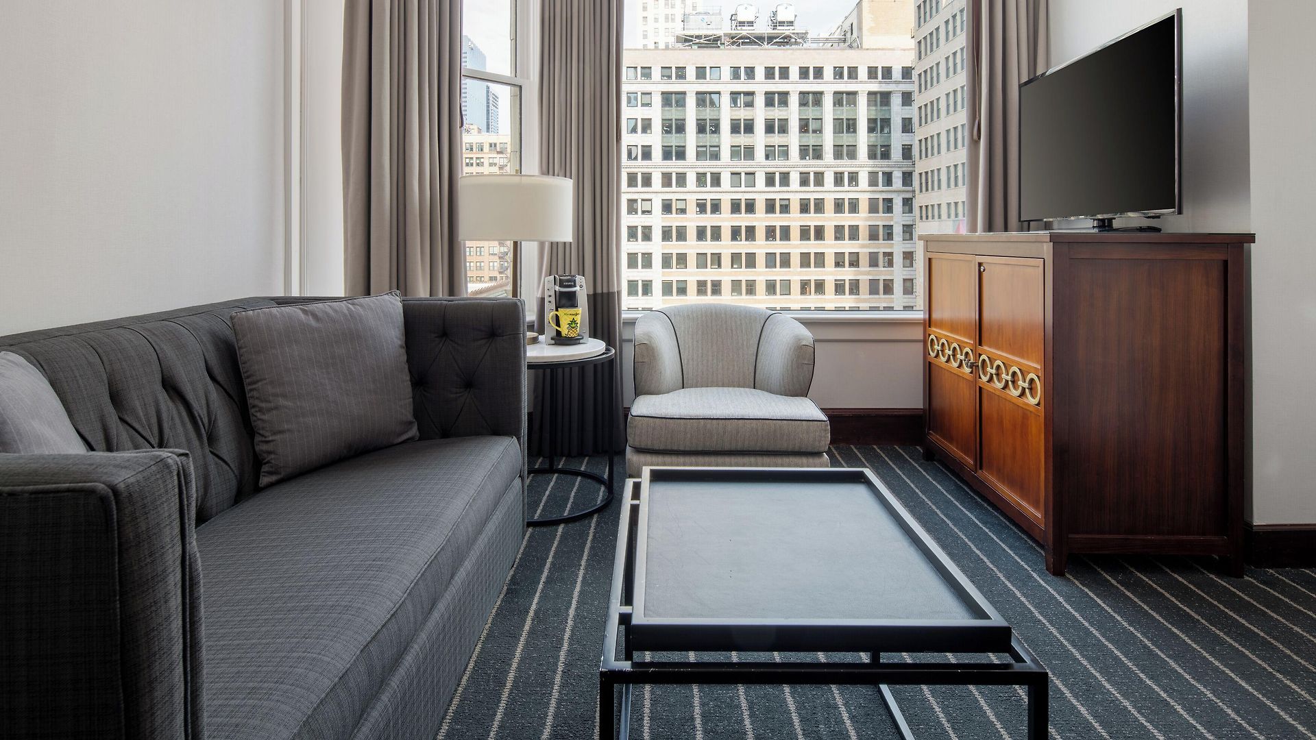 Hotel Staypineapple, An Iconic Hotel, The Loop Chicago