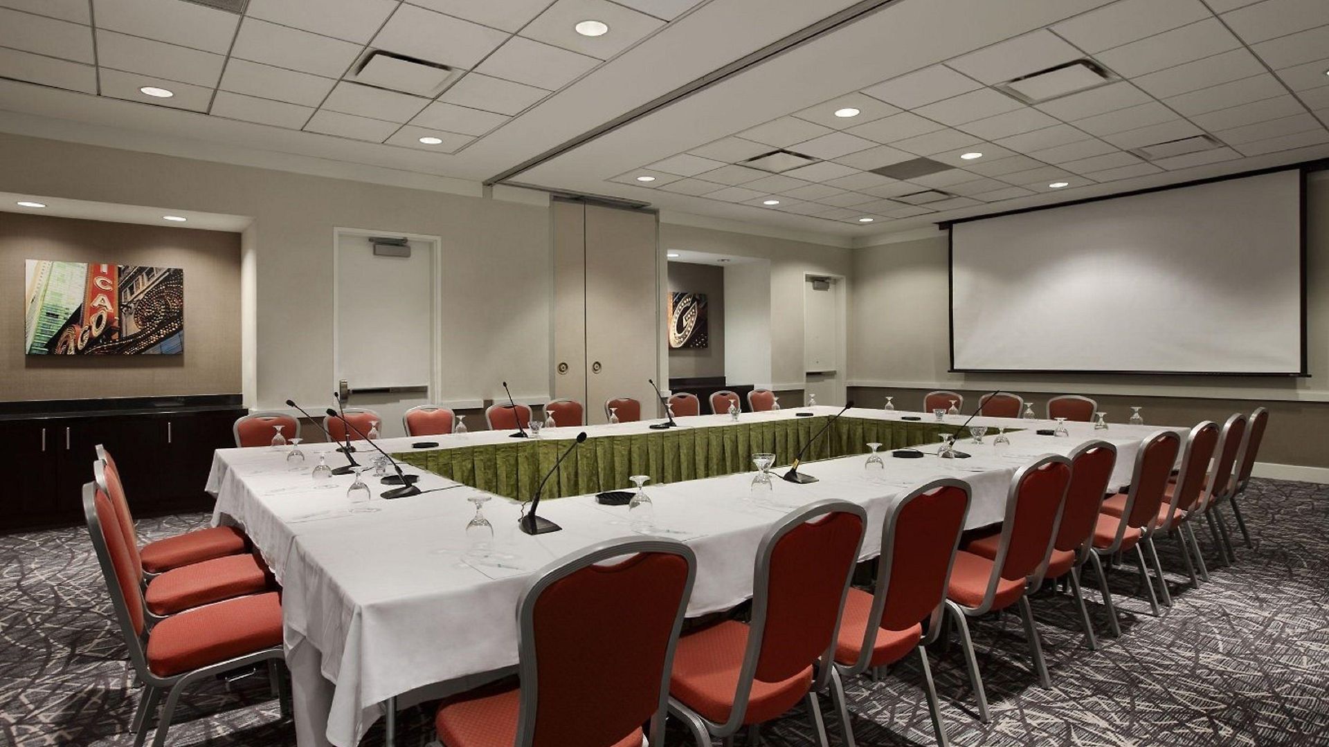 Hotel Embassy By Hilton Downtown Magnificent Mile Chicago