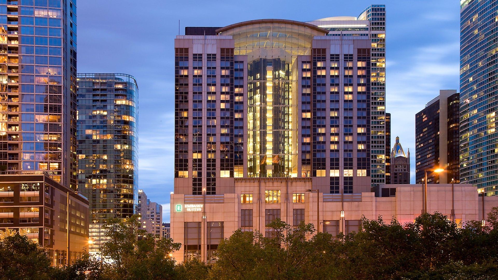 Embassy By Hilton Downtown Magnificent Mile 4*