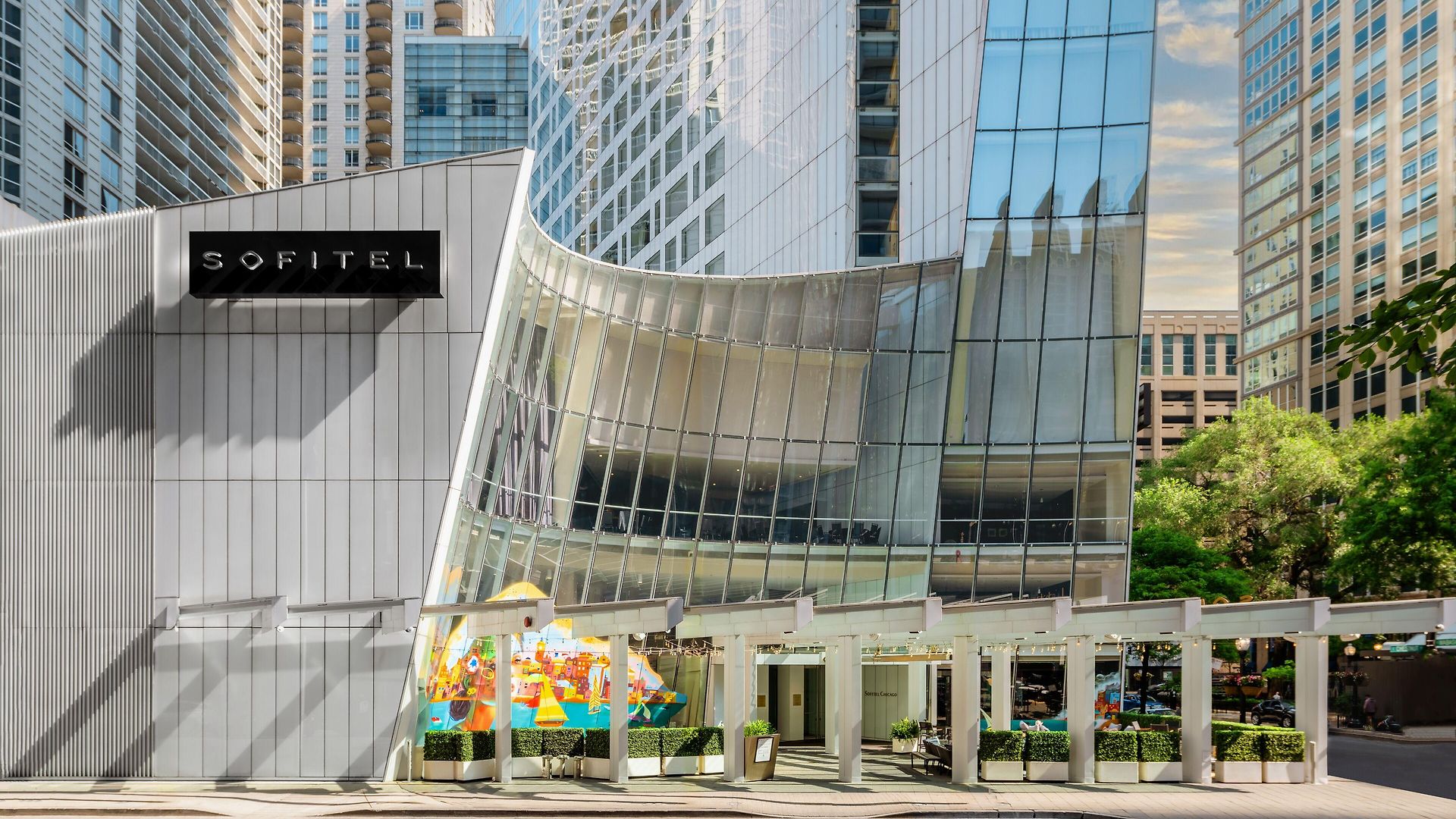 Sofitel Magnificent Mile 5*