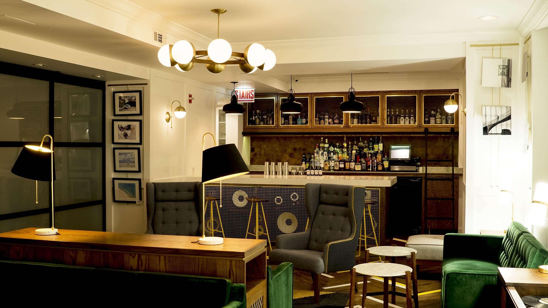Acme Chicago, Outset Collection By Hilton