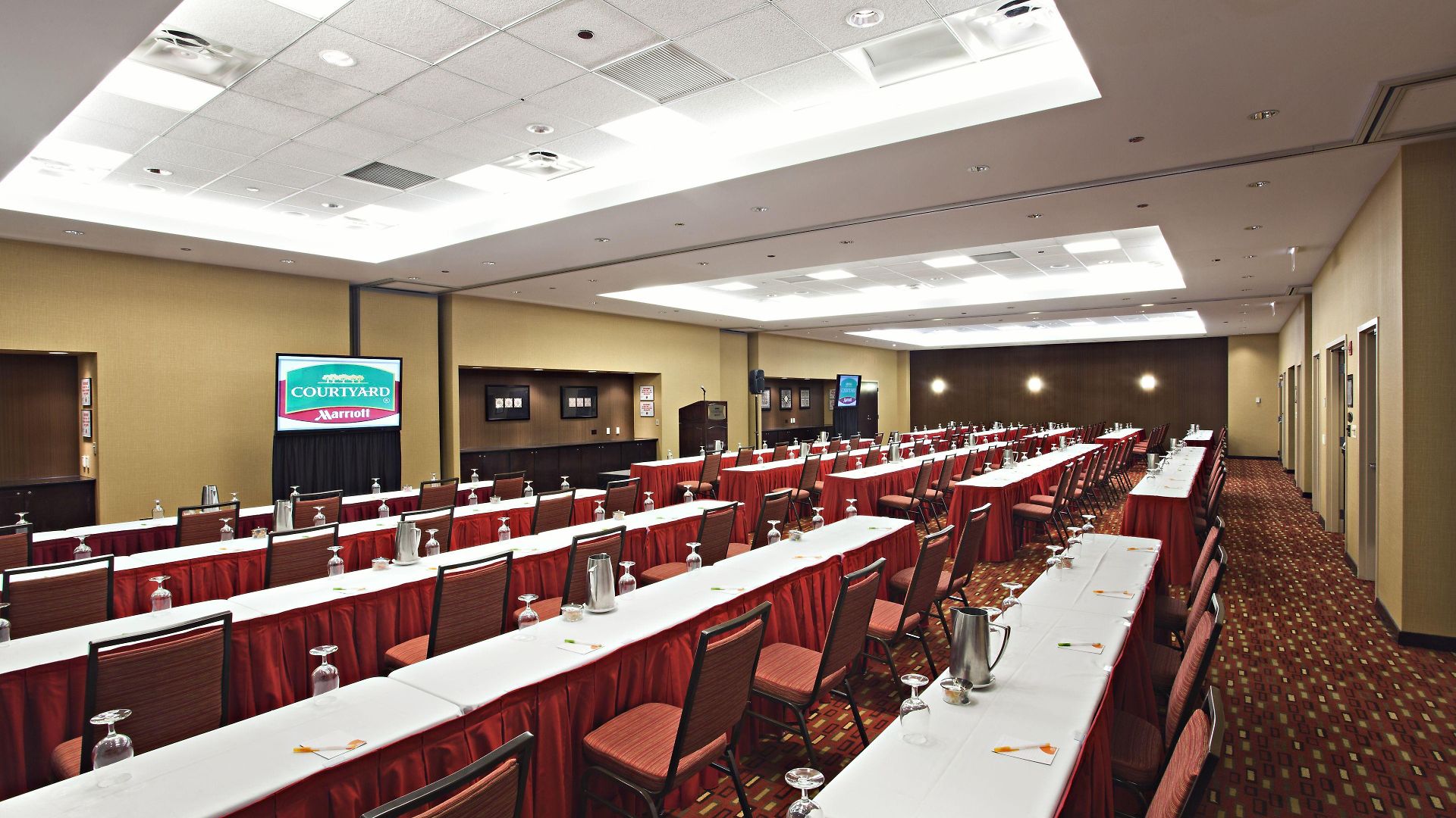 Hotel Courtyard By Marriott Downtown/magnificent Mile 3*