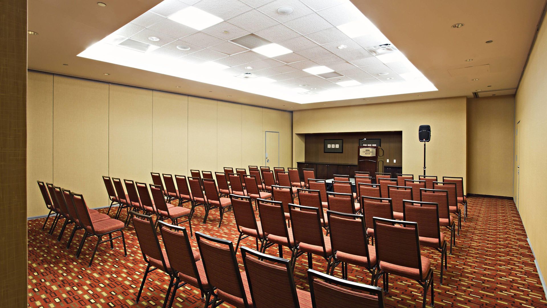 Courtyard By Marriott Downtown/magnificent Mile Hotel