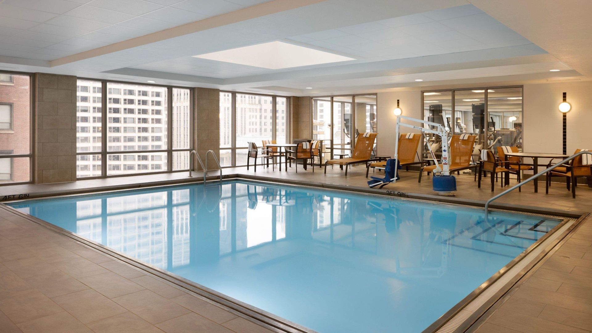 Courtyard By Marriott Downtown/magnificent Mile Hotel