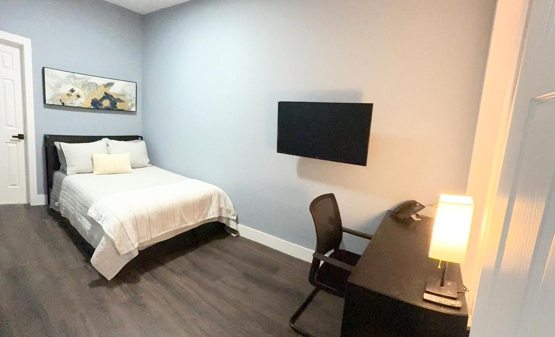 Hotel The Den *