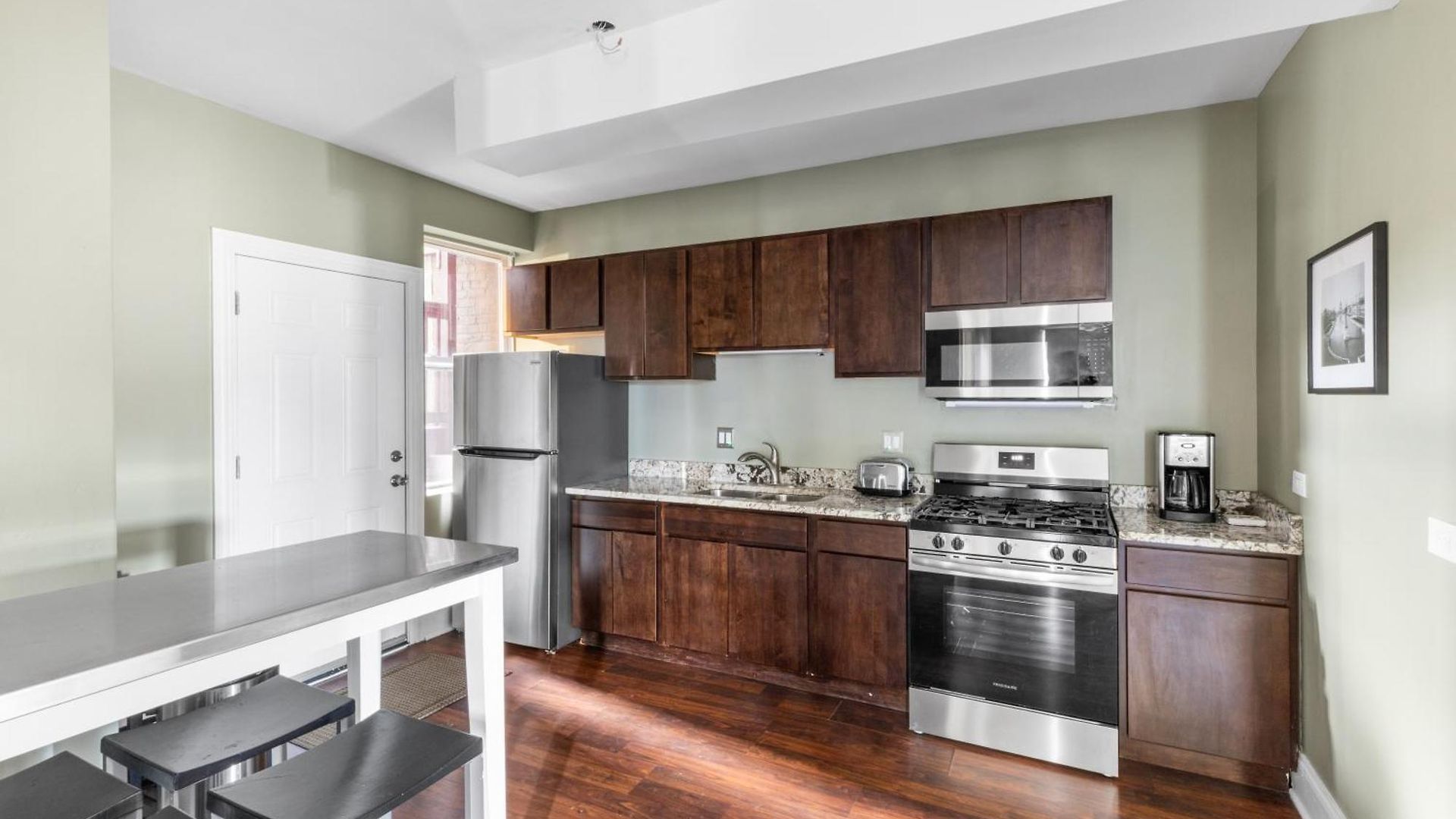 Homestay 3835 W North #2 Chicago