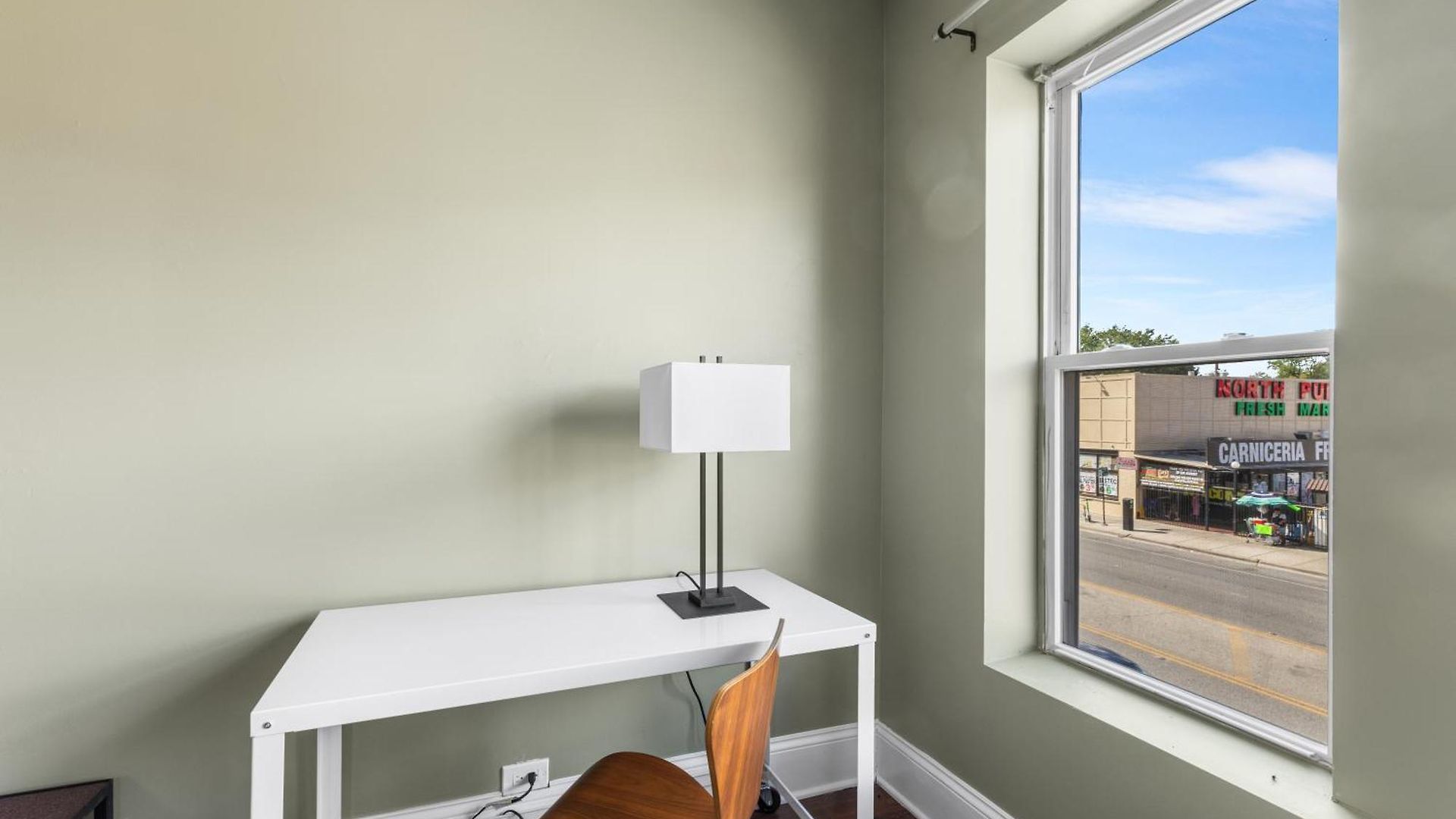 Homestay 3835 W North #2
