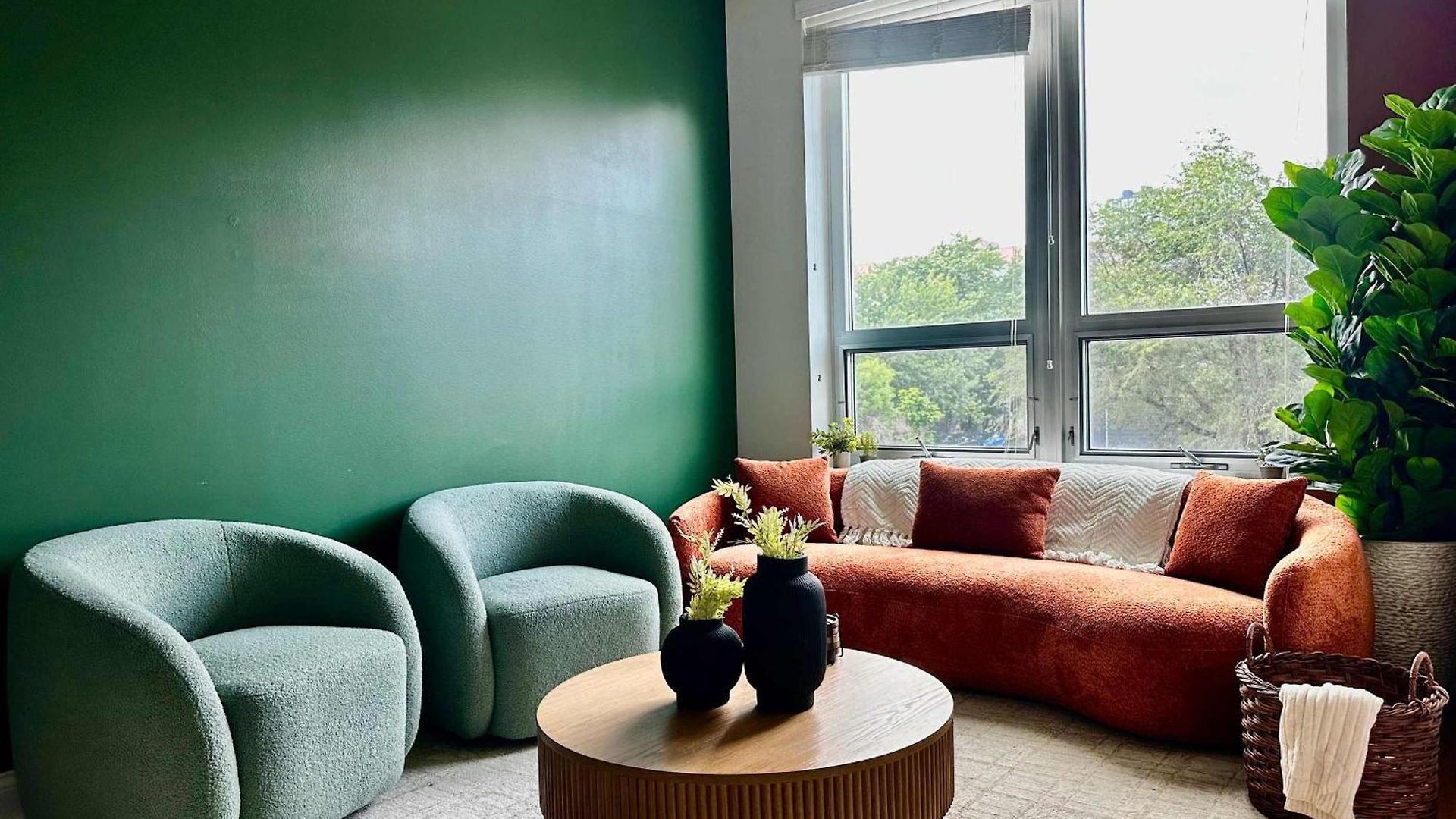 Apartment Gym Garage Parking Balcony Sleeps 4