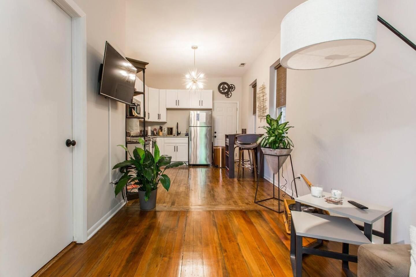Wicker Park 1-br Walk To Train & Grocery Easy Downtown Access Apartment Chicago