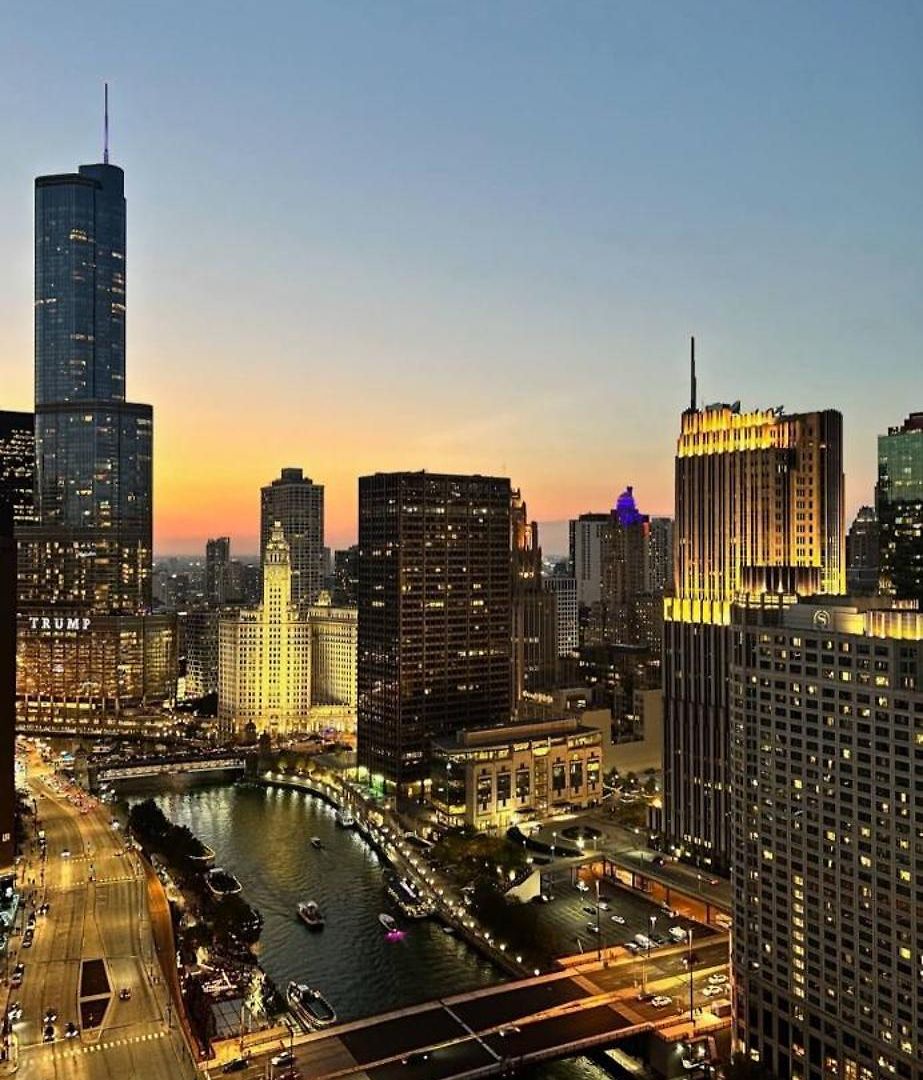 Apartment Skyrise In Downtown Chicago