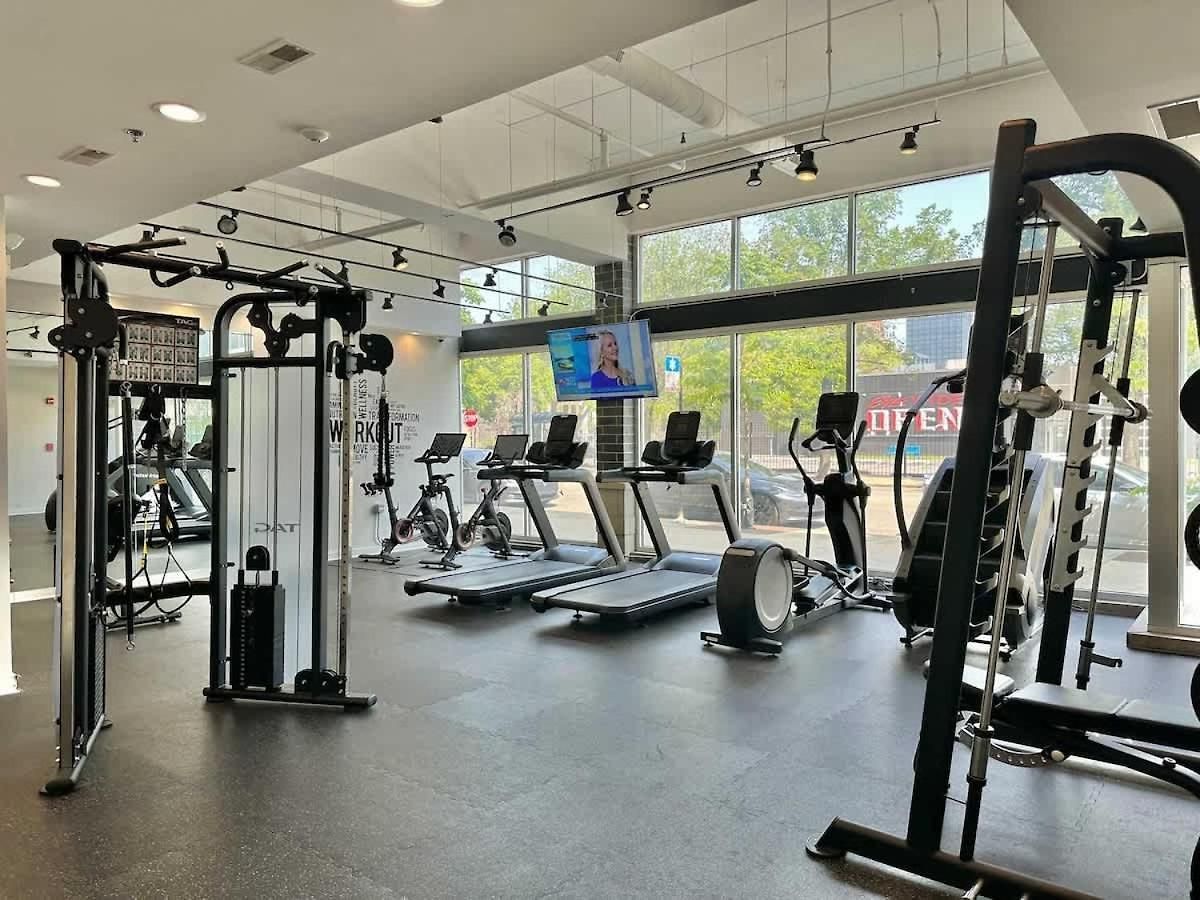 Apartment Gym Garage Parking Balcony Sleeps 4 *